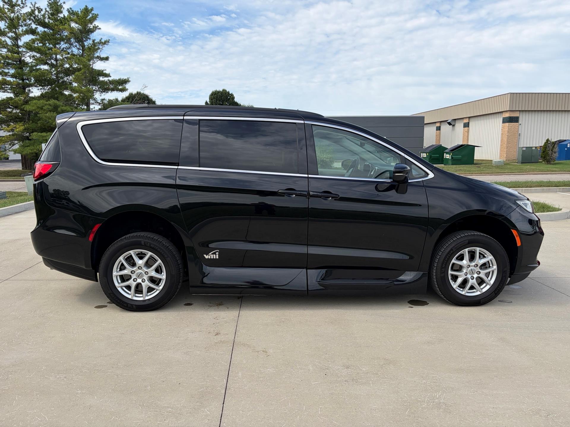 PRE OWNED 2022 Chrysler Pacifica Touring L