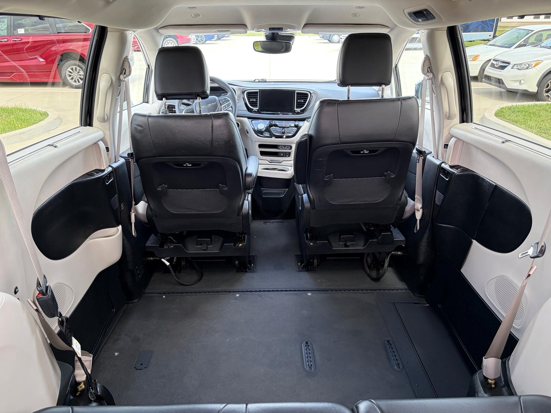 PRE OWNED 2022 Chrysler Pacifica Touring L