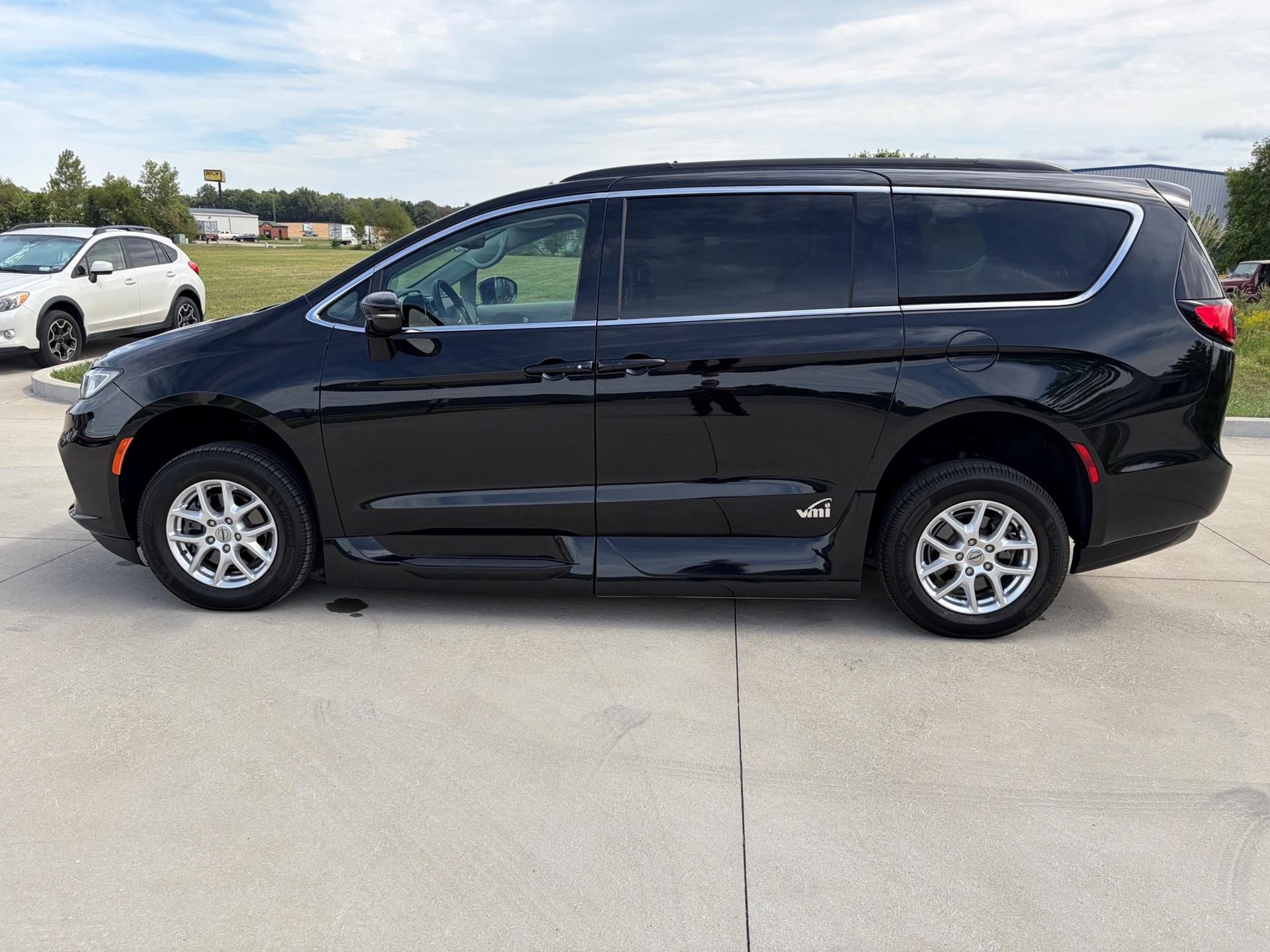 PRE OWNED 2022 Chrysler Pacifica Touring L