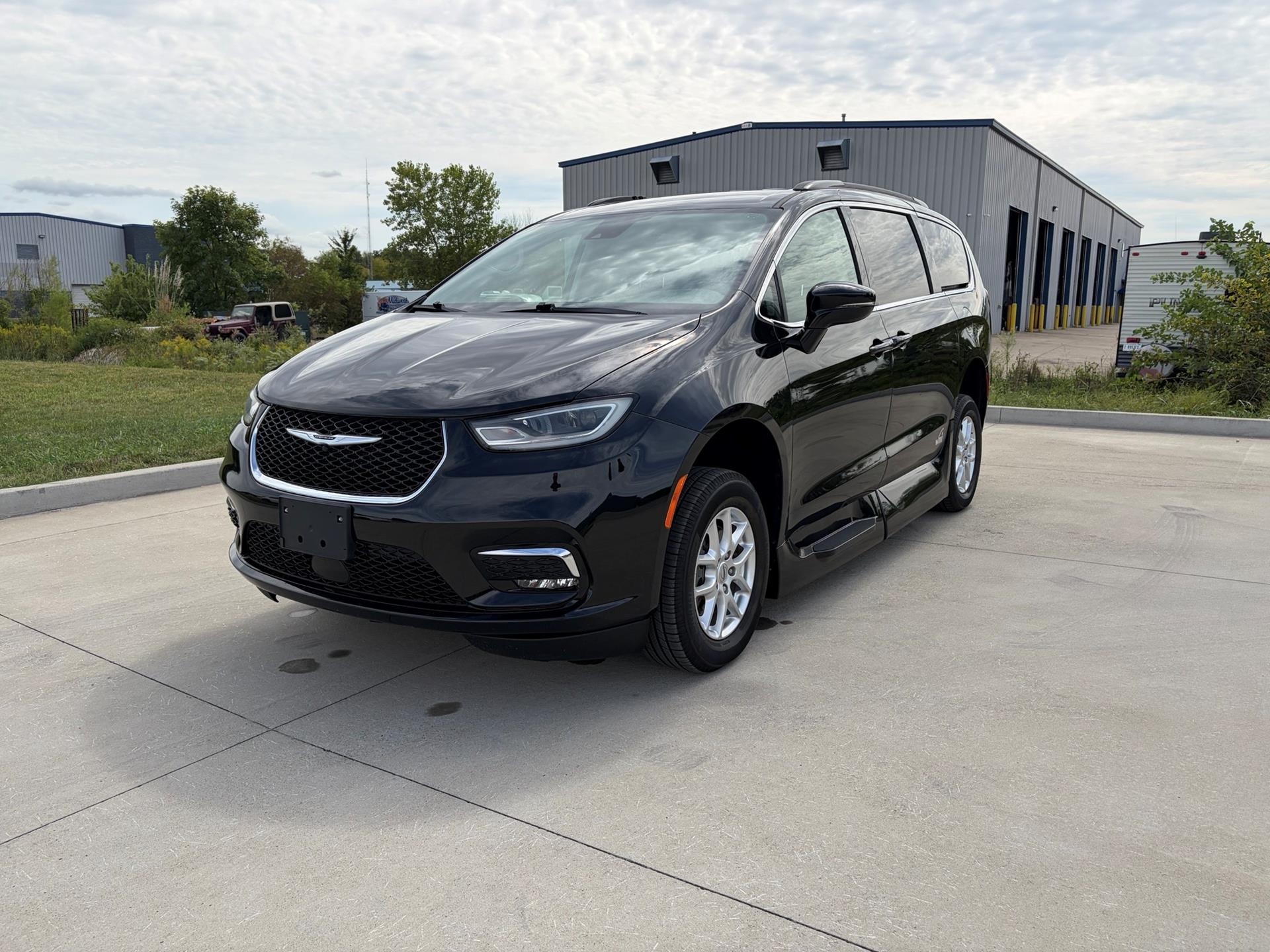 PRE OWNED 2022 Chrysler Pacifica Touring L