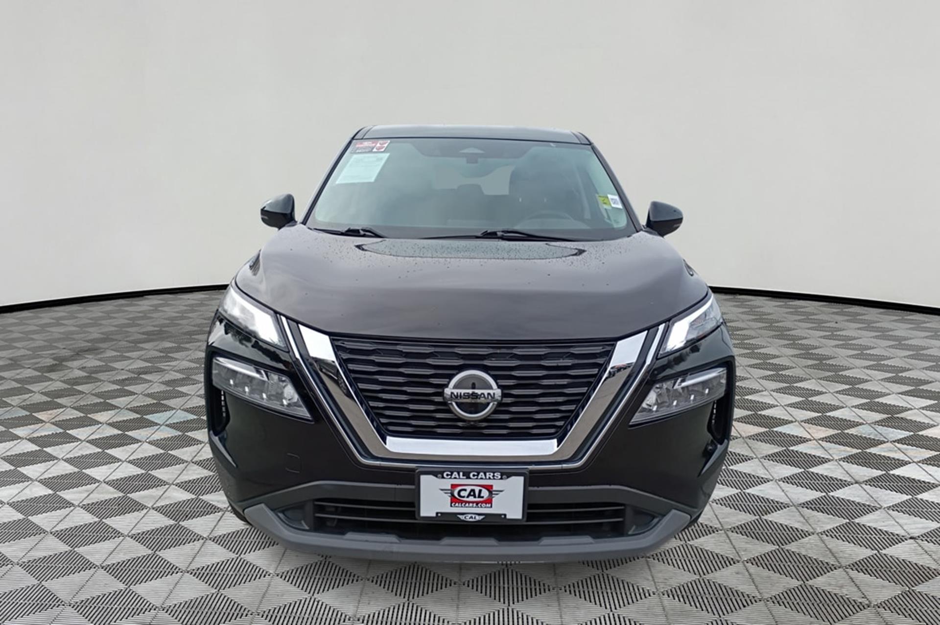 View vehicle photo 4
