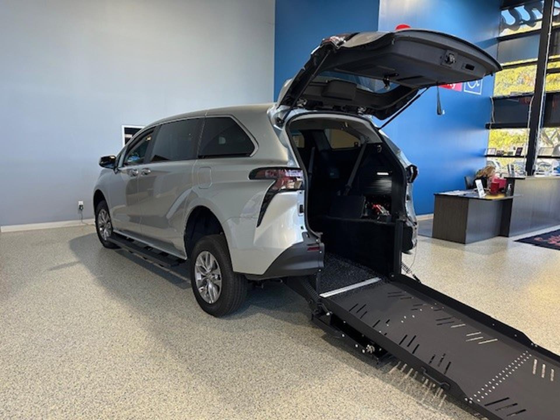 2025 Toyota Sienna LE