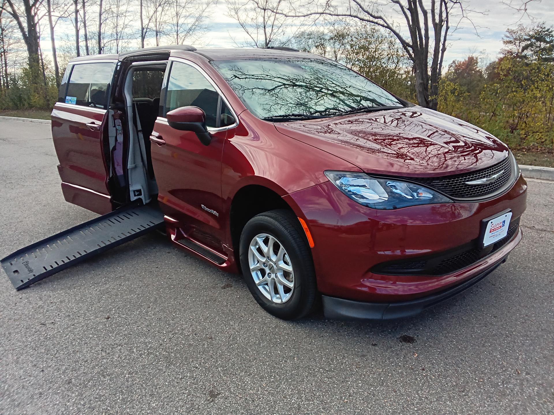 2021 Chrysler Voyager's photo