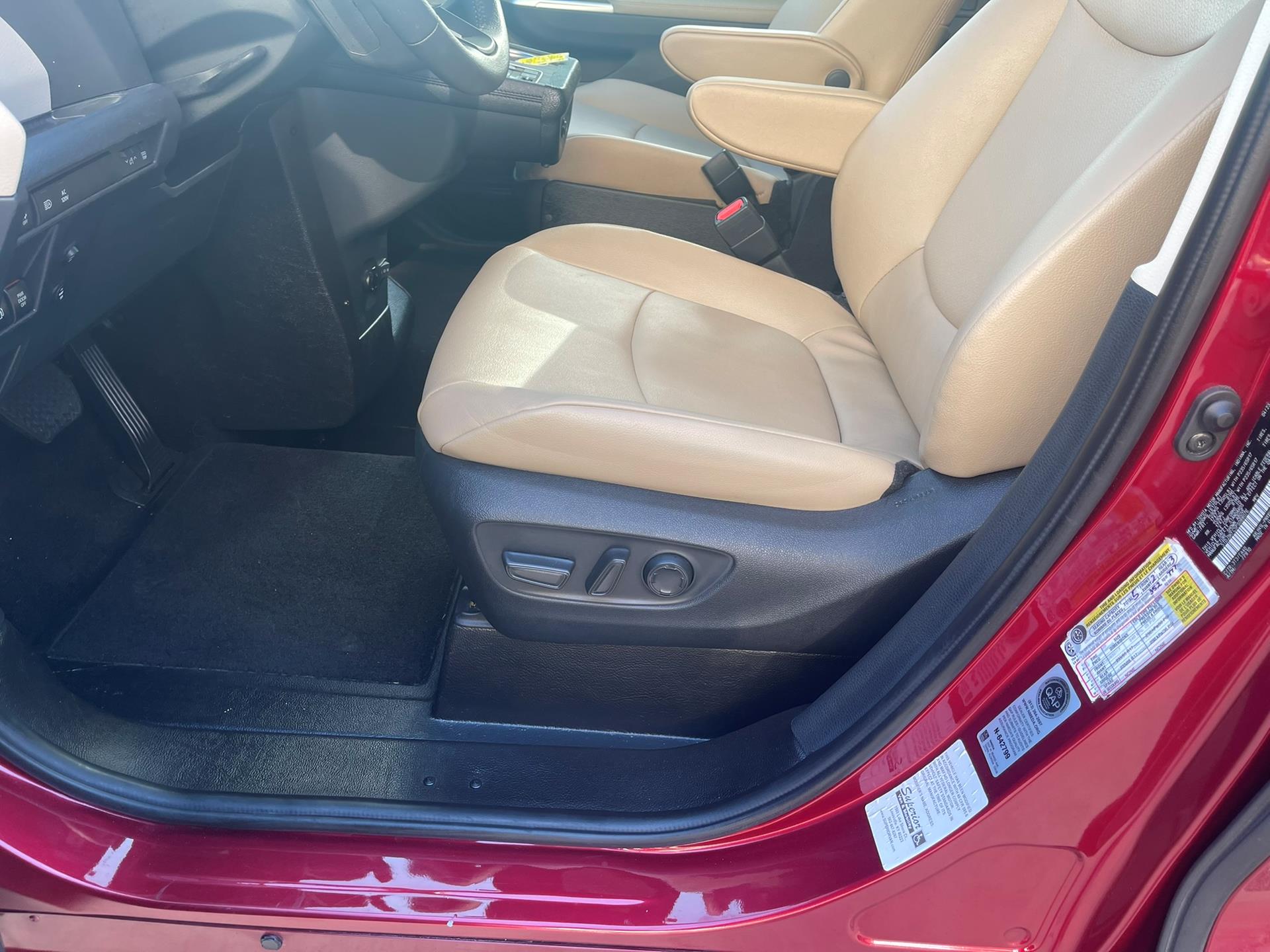 Used 2023 Toyota Sienna XLE with VIN 5TDJSKFC5PS088076 for sale in Louisville, KY