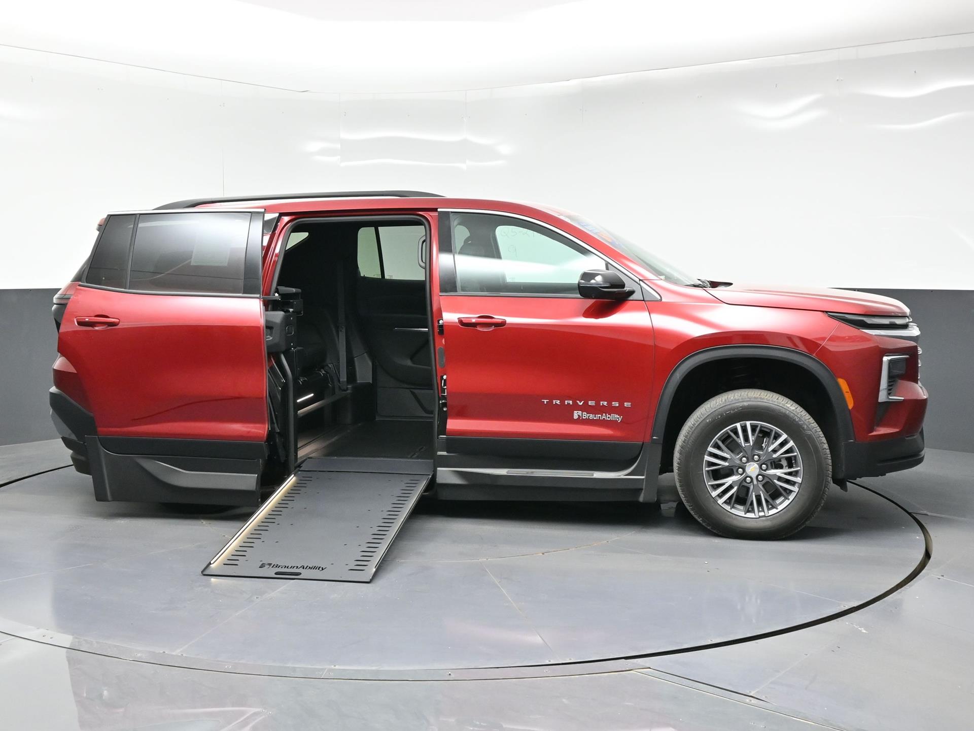 2026 Chevrolet Traverse LT - Photo 8