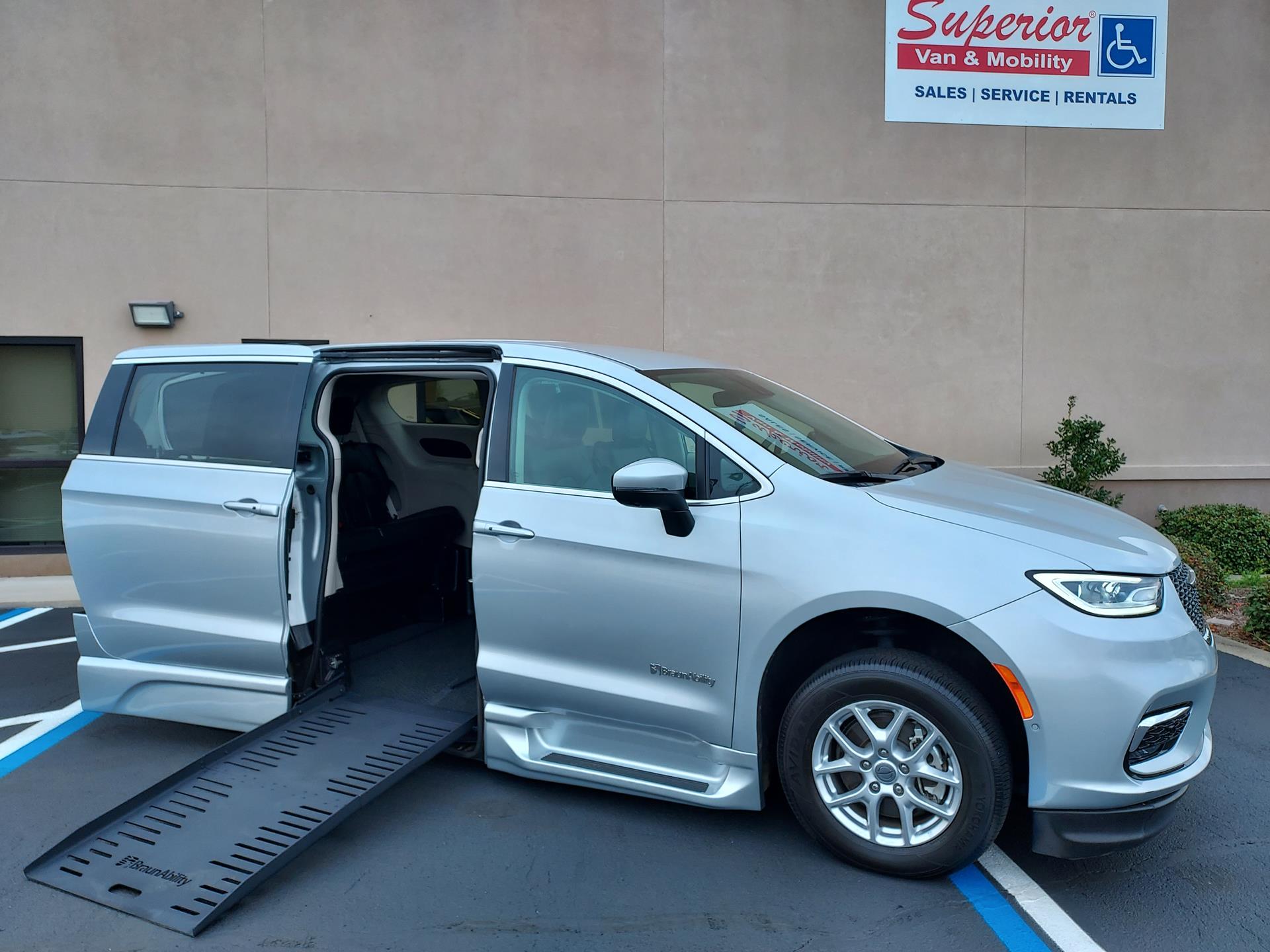 2023 Chrysler Pacifica Touring L