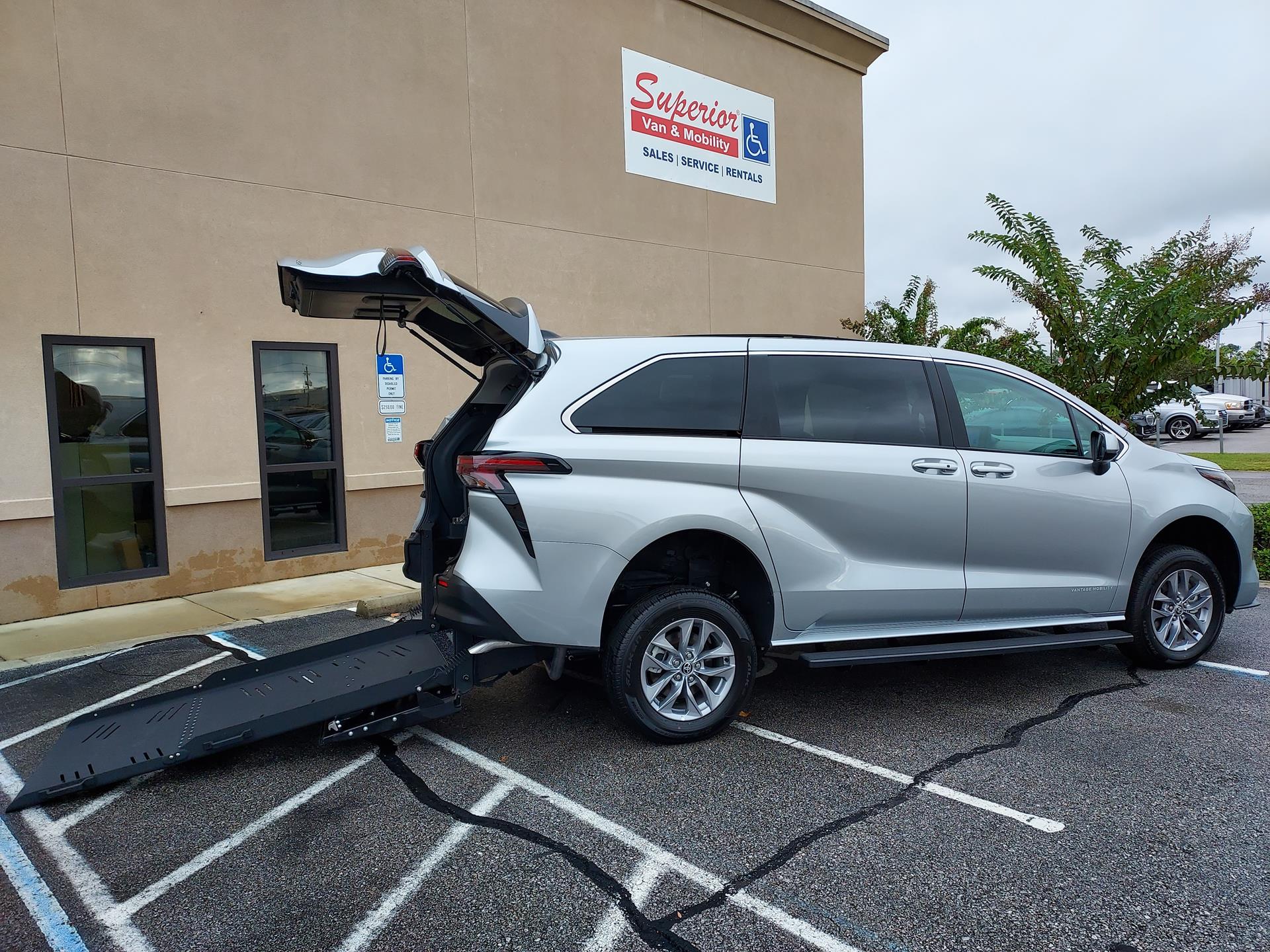 2025 Toyota Sienna LE