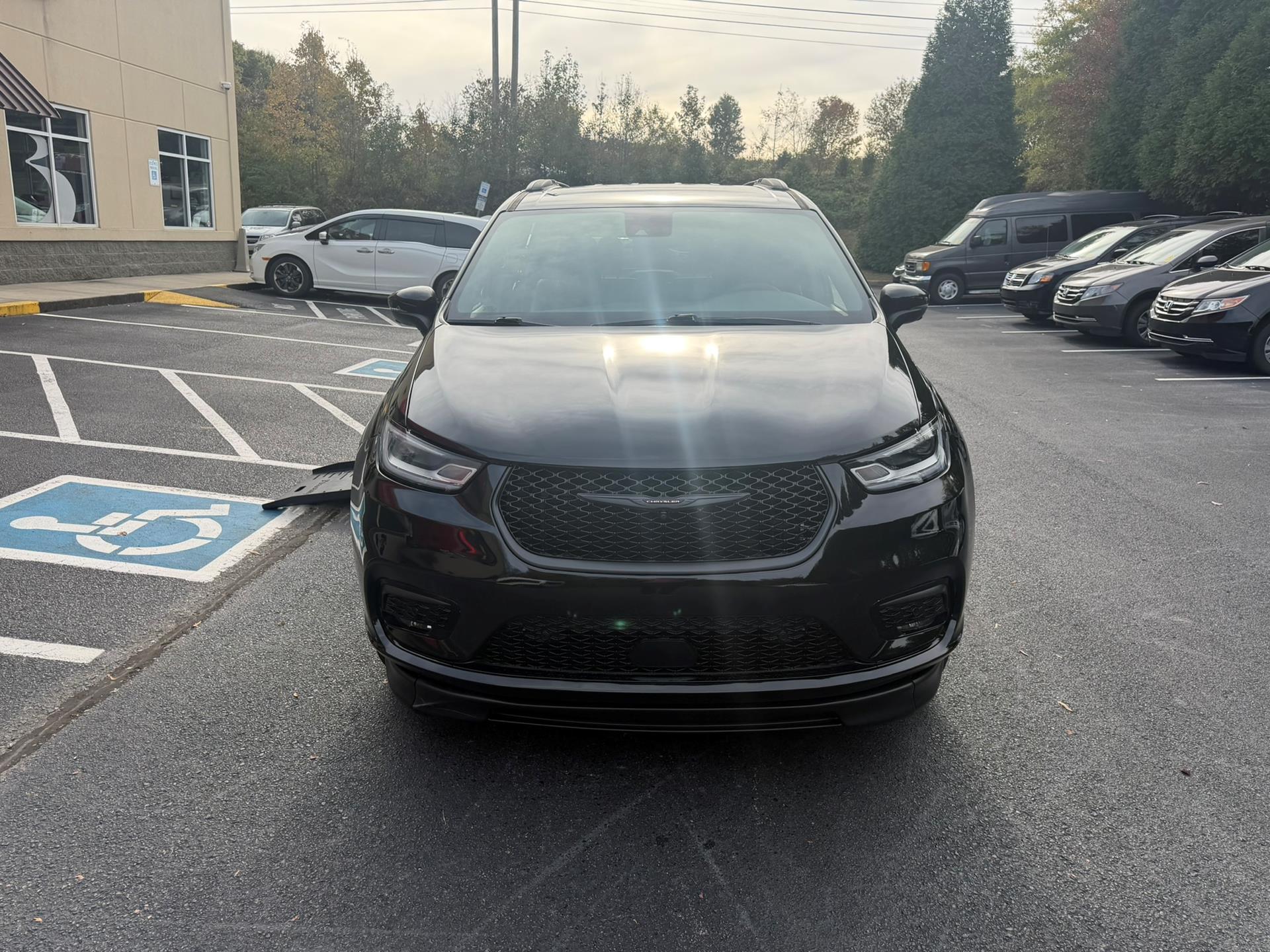 PRE OWNED 2023 Chrysler Pacifica Touring L