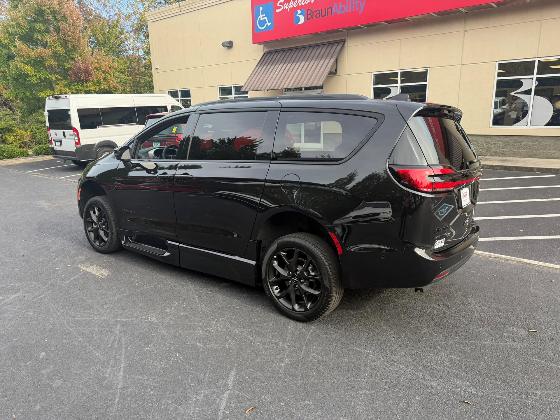 PRE OWNED 2023 Chrysler Pacifica Touring L