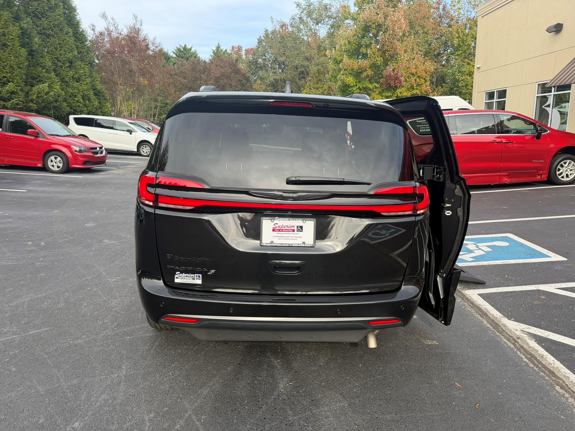PRE OWNED 2023 Chrysler Pacifica Touring L