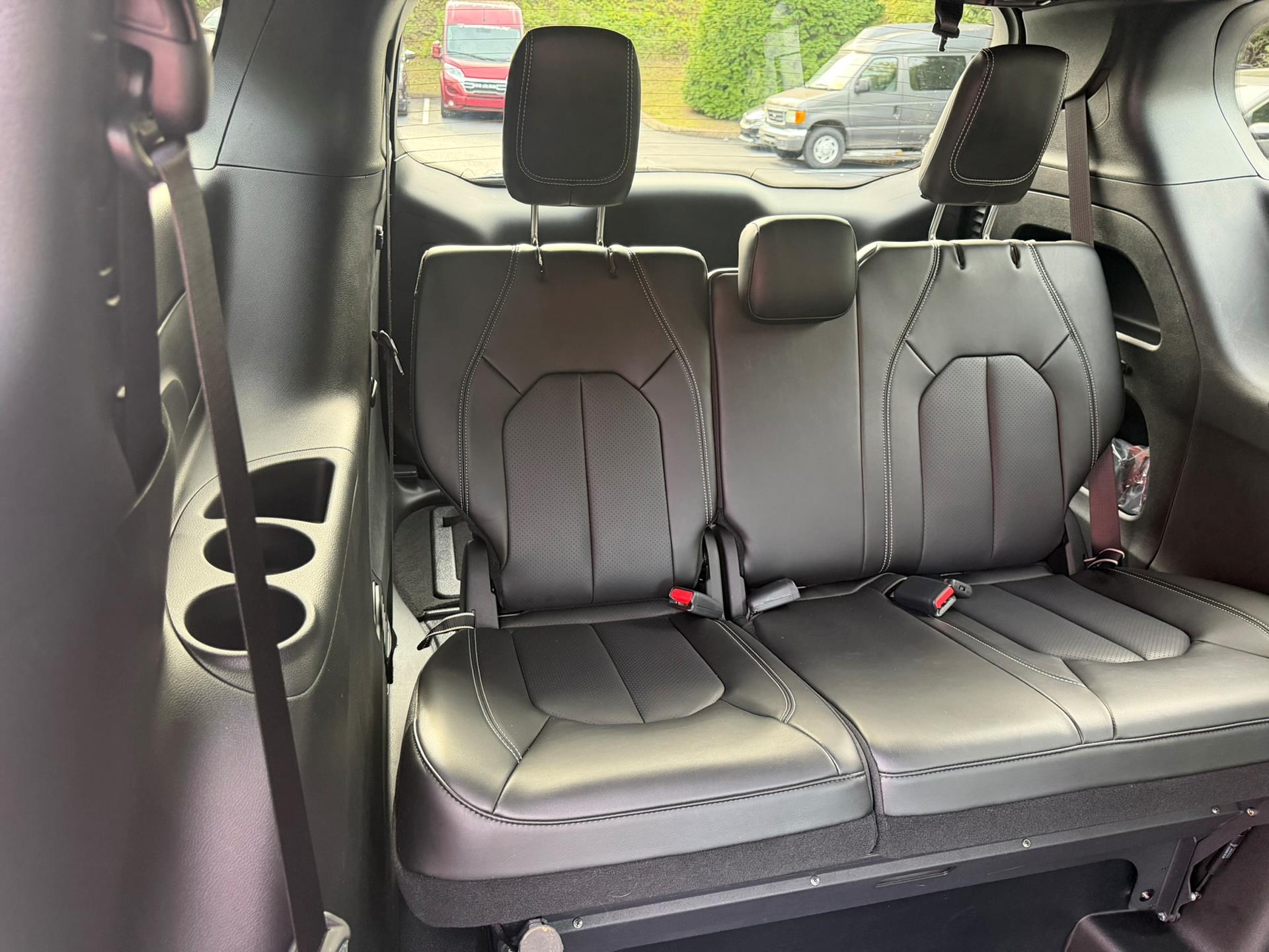 PRE OWNED 2023 Chrysler Pacifica Touring L