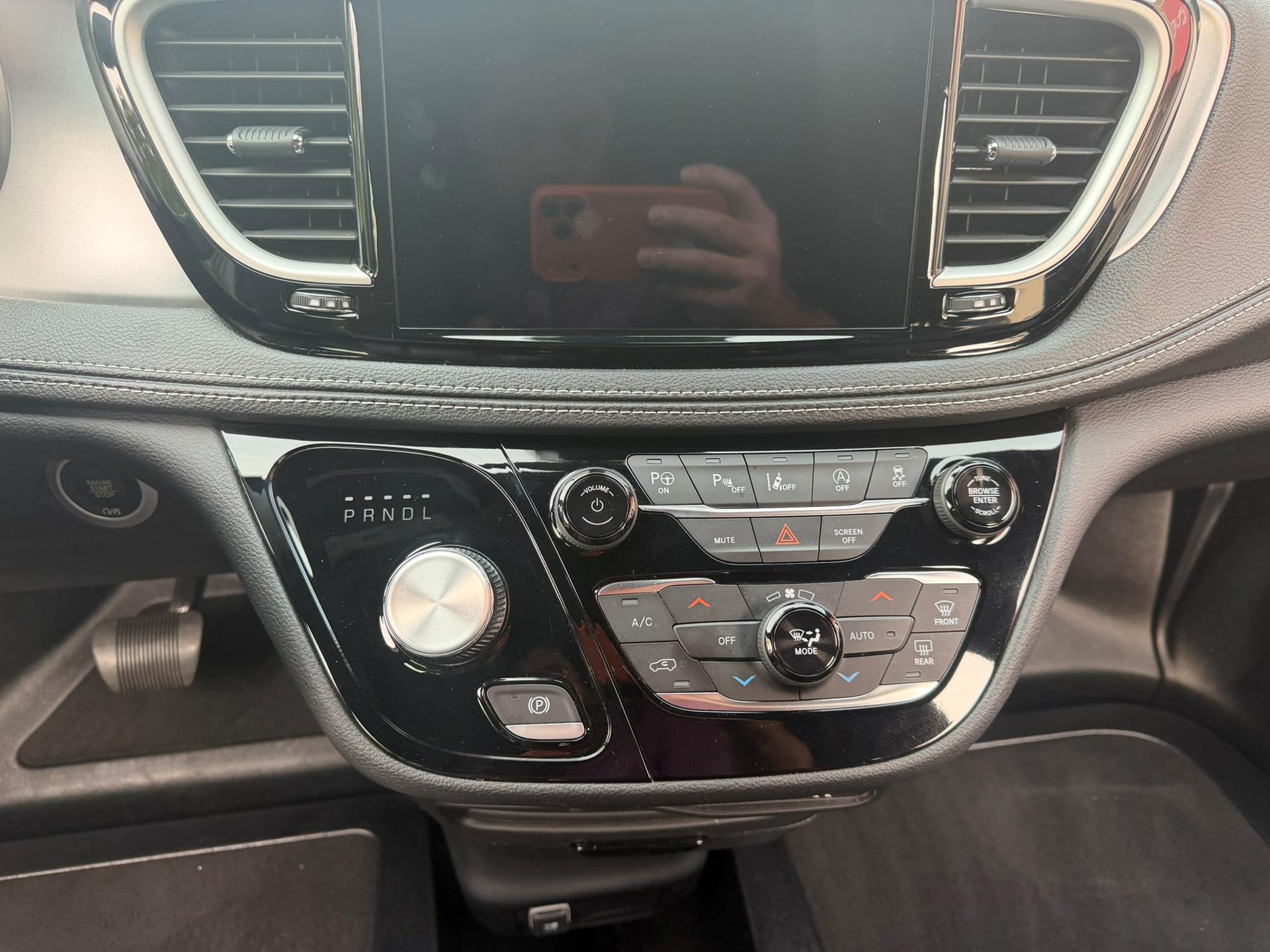 PRE OWNED 2023 Chrysler Pacifica Touring L