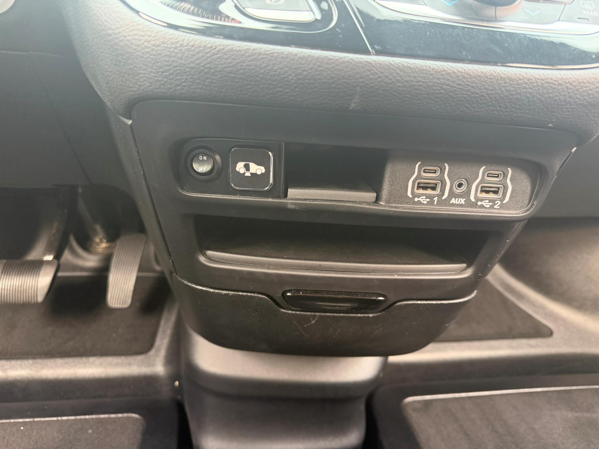 PRE OWNED 2023 Chrysler Pacifica Touring L