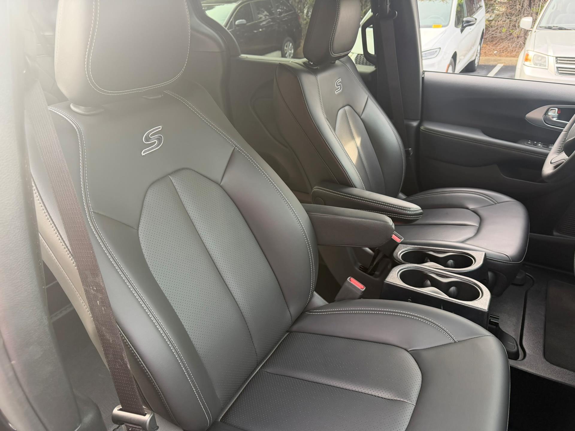 PRE OWNED 2023 Chrysler Pacifica Touring L