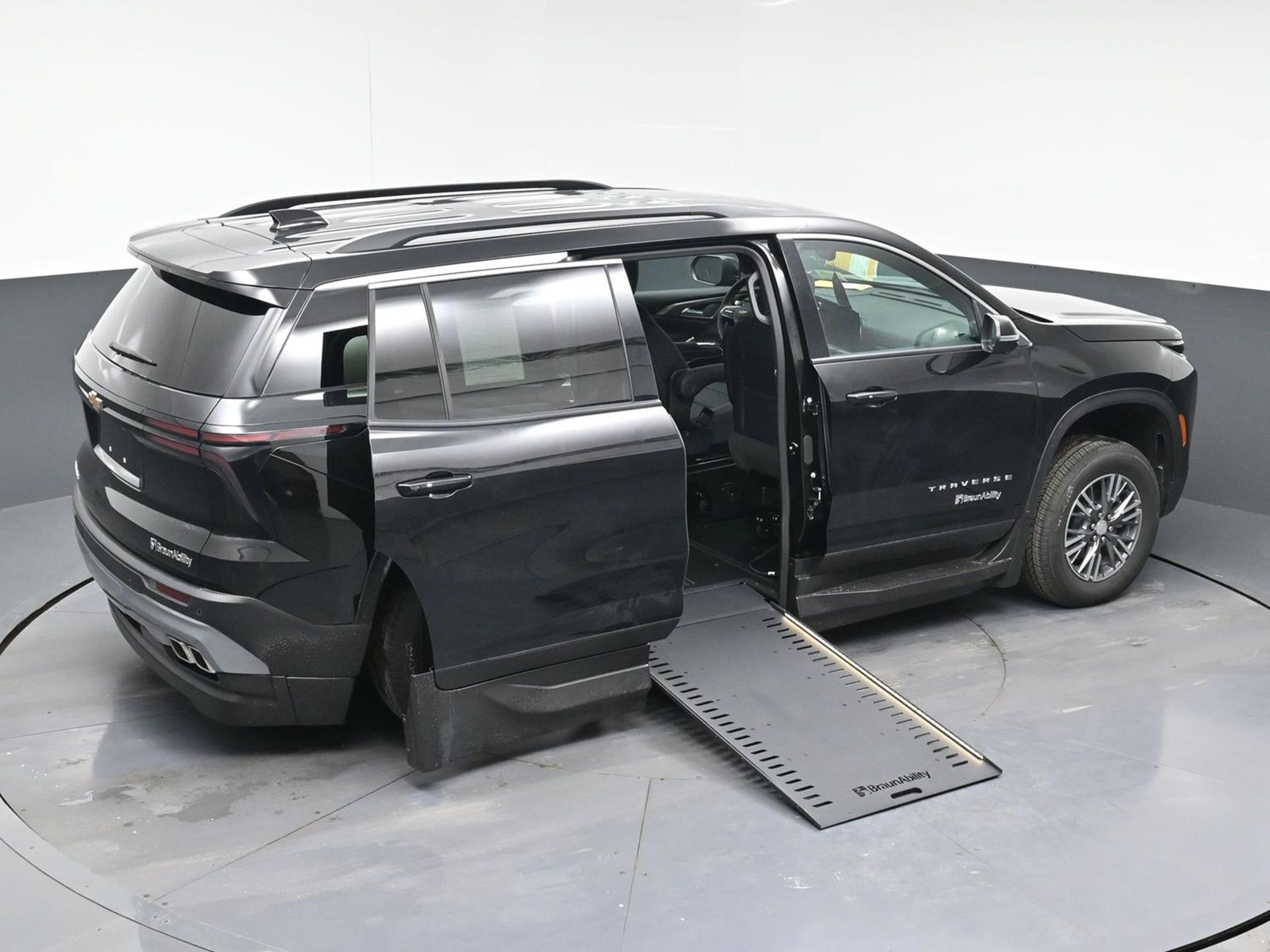 2026 Chevrolet Traverse LT - Photo 17