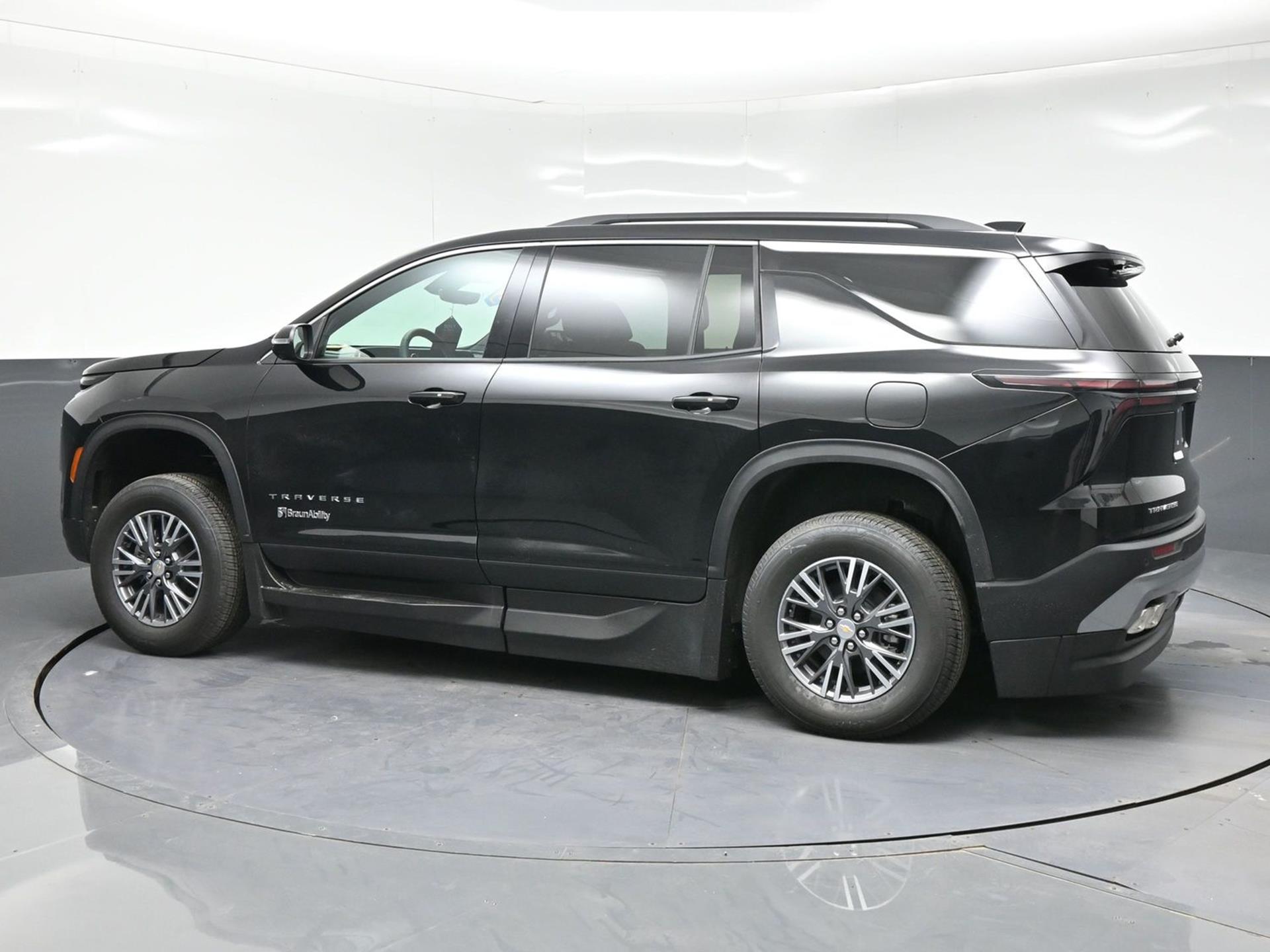 2026 Chevrolet Traverse LT - Photo 18
