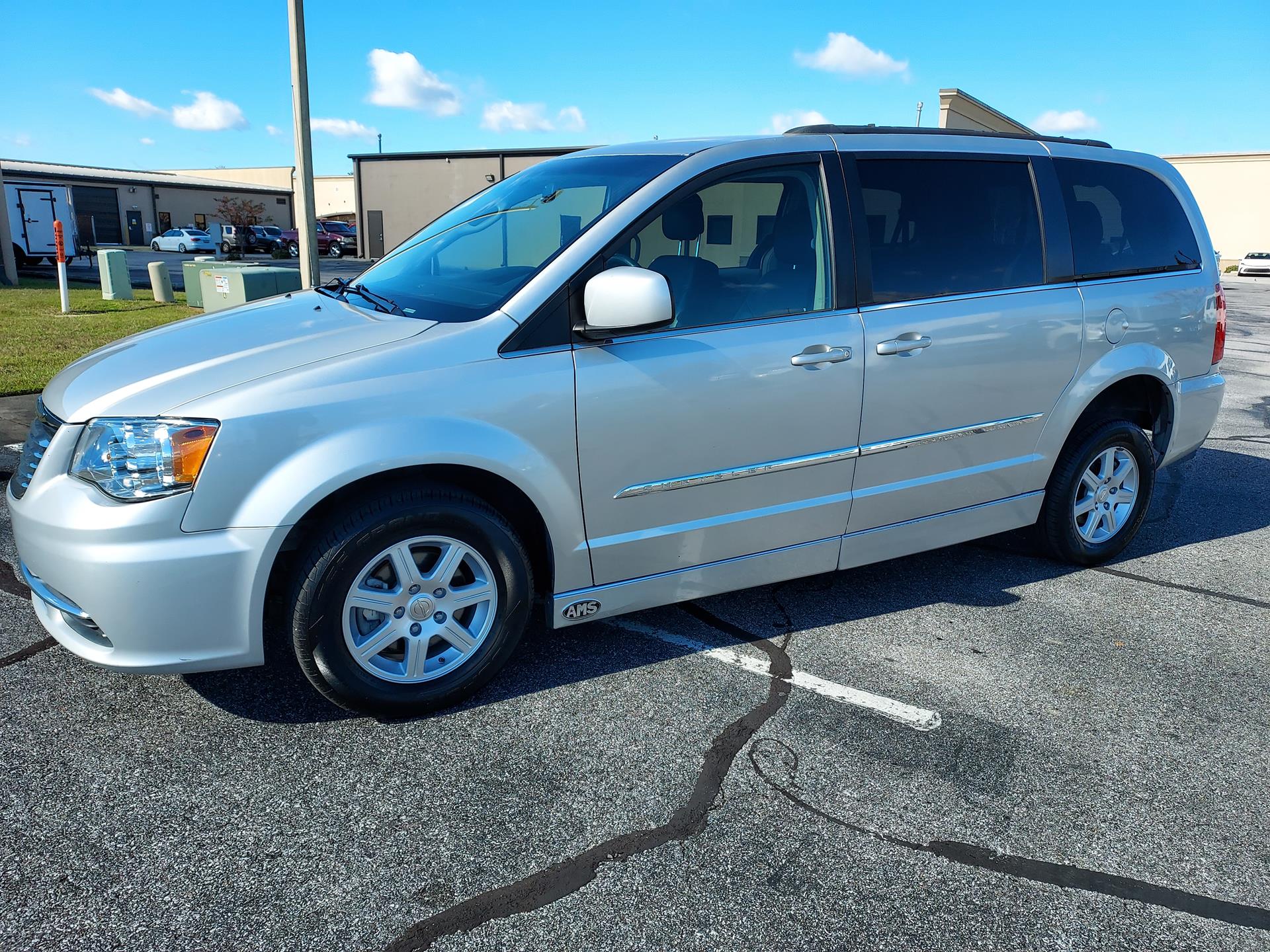 Used 2011 Chrysler Town & Country Touring with VIN 2A4RR5DG0BR674850 for sale in Louisville, KY