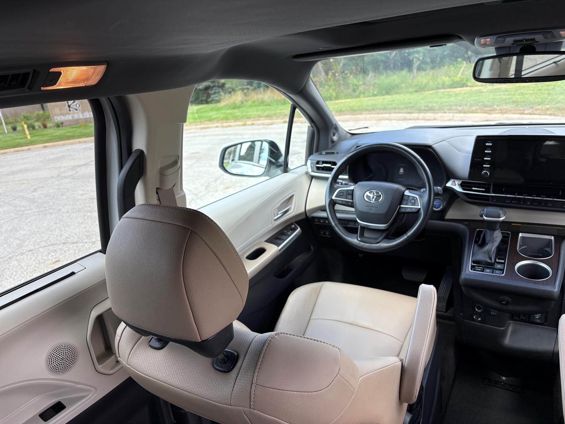 PRE OWNED 2022 Toyota Sienna XLE AWD
