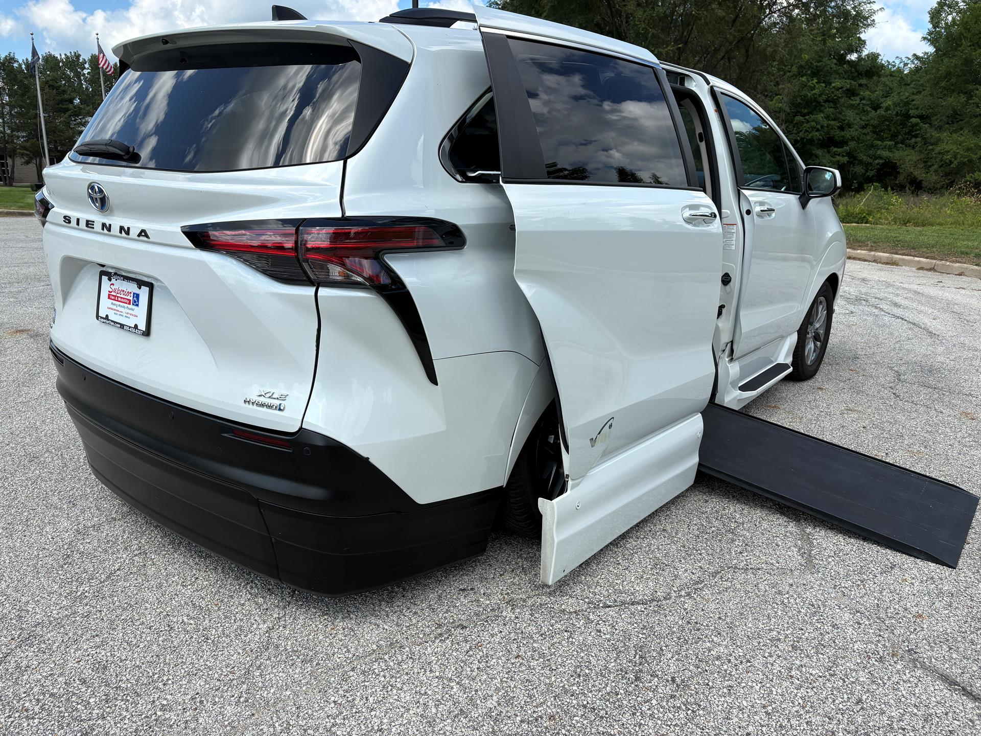 PRE OWNED 2022 Toyota Sienna XLE AWD
