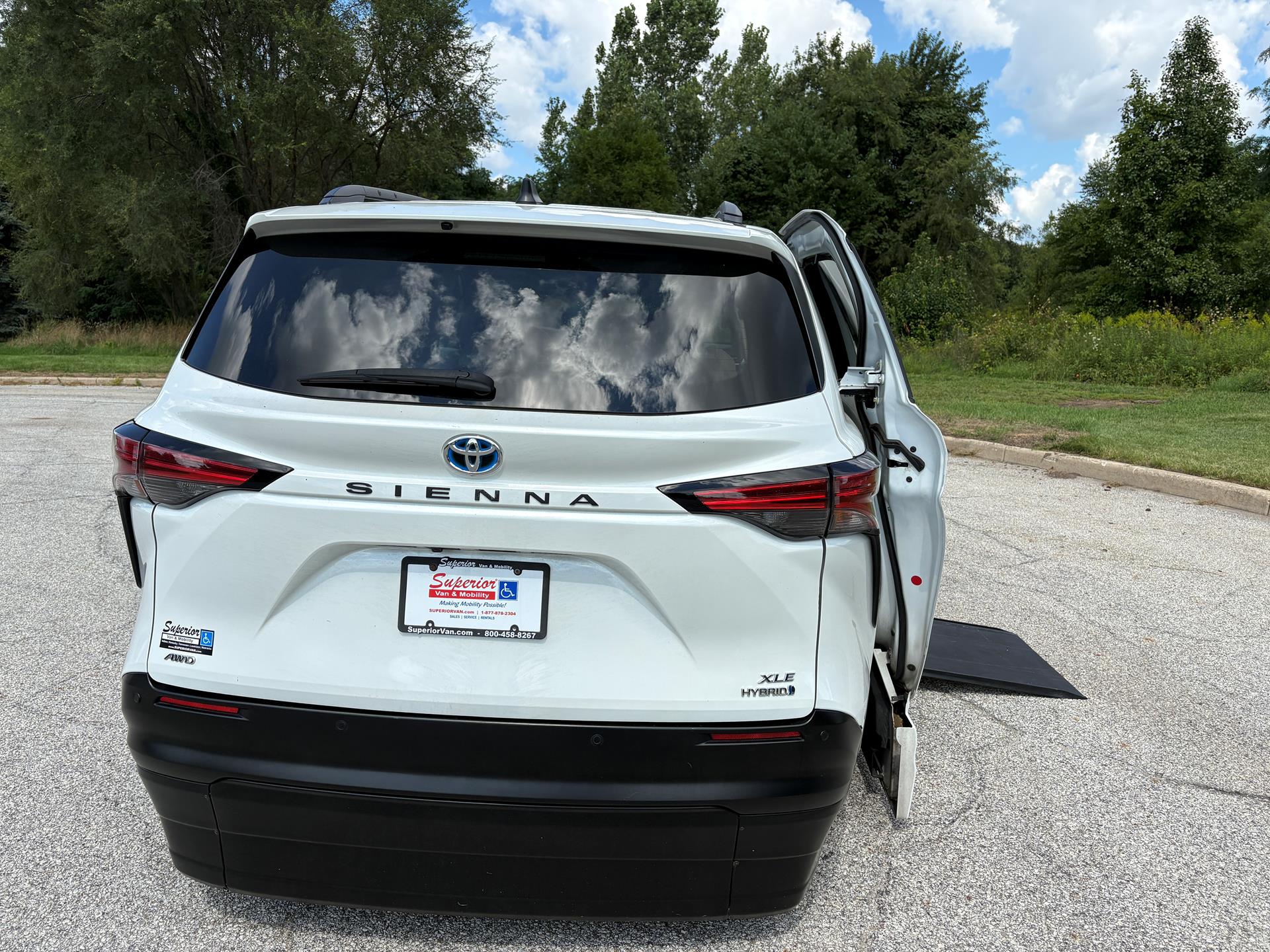 PRE OWNED 2022 Toyota Sienna XLE AWD