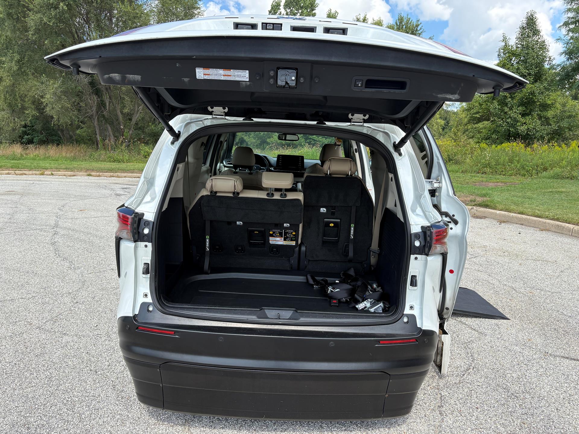 PRE OWNED 2022 Toyota Sienna XLE AWD