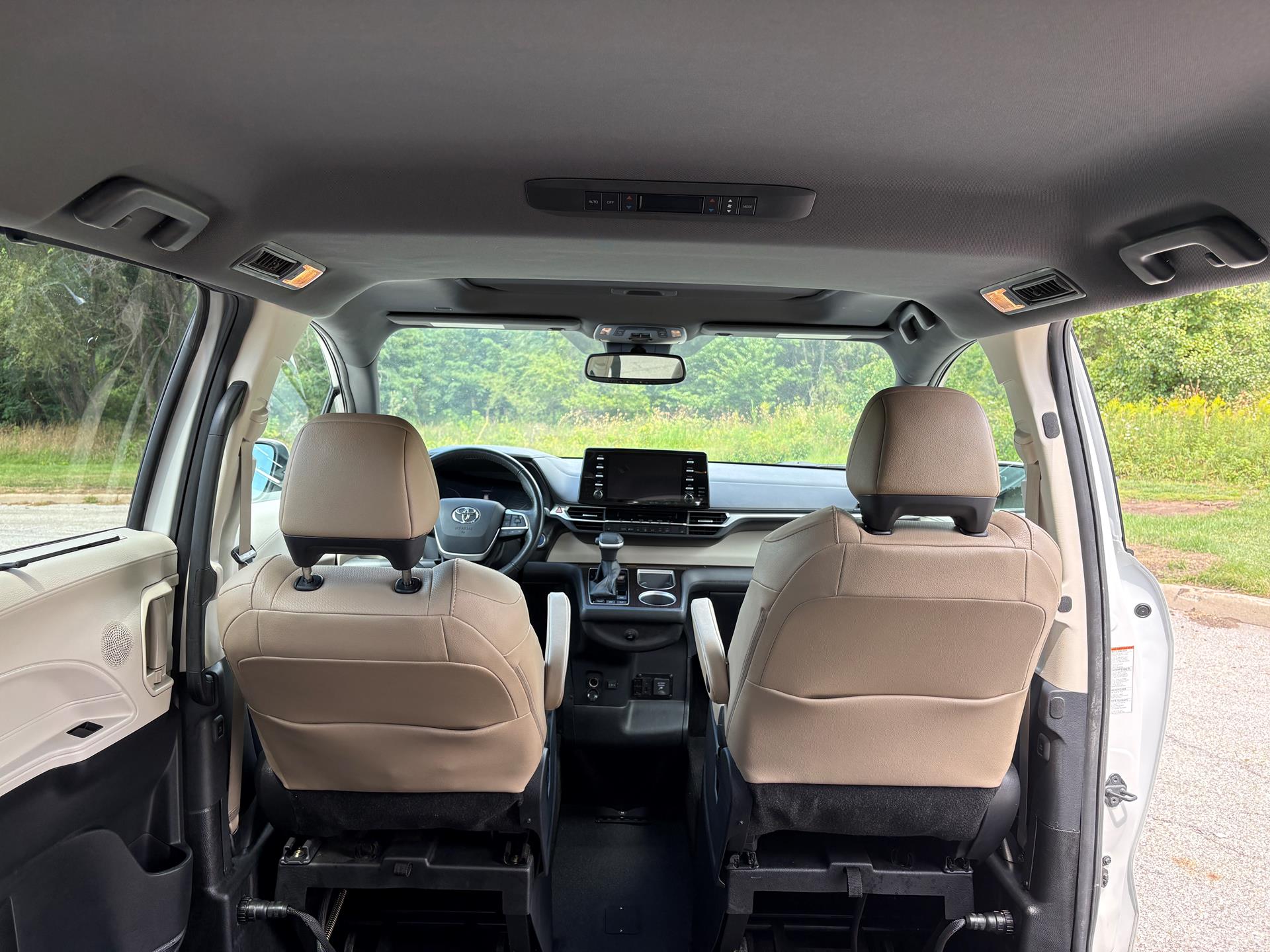 PRE OWNED 2022 Toyota Sienna XLE AWD
