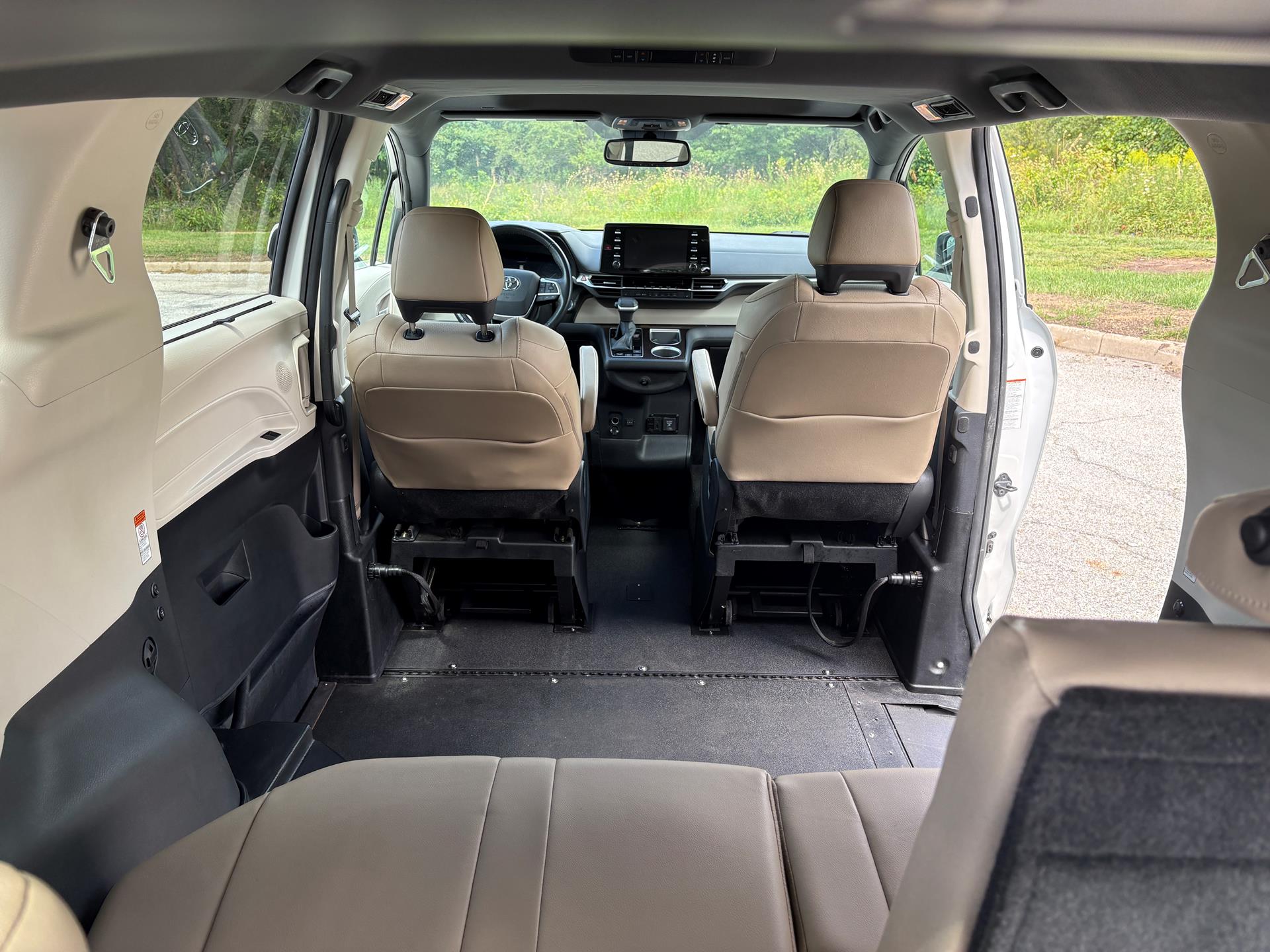 PRE OWNED 2022 Toyota Sienna XLE AWD