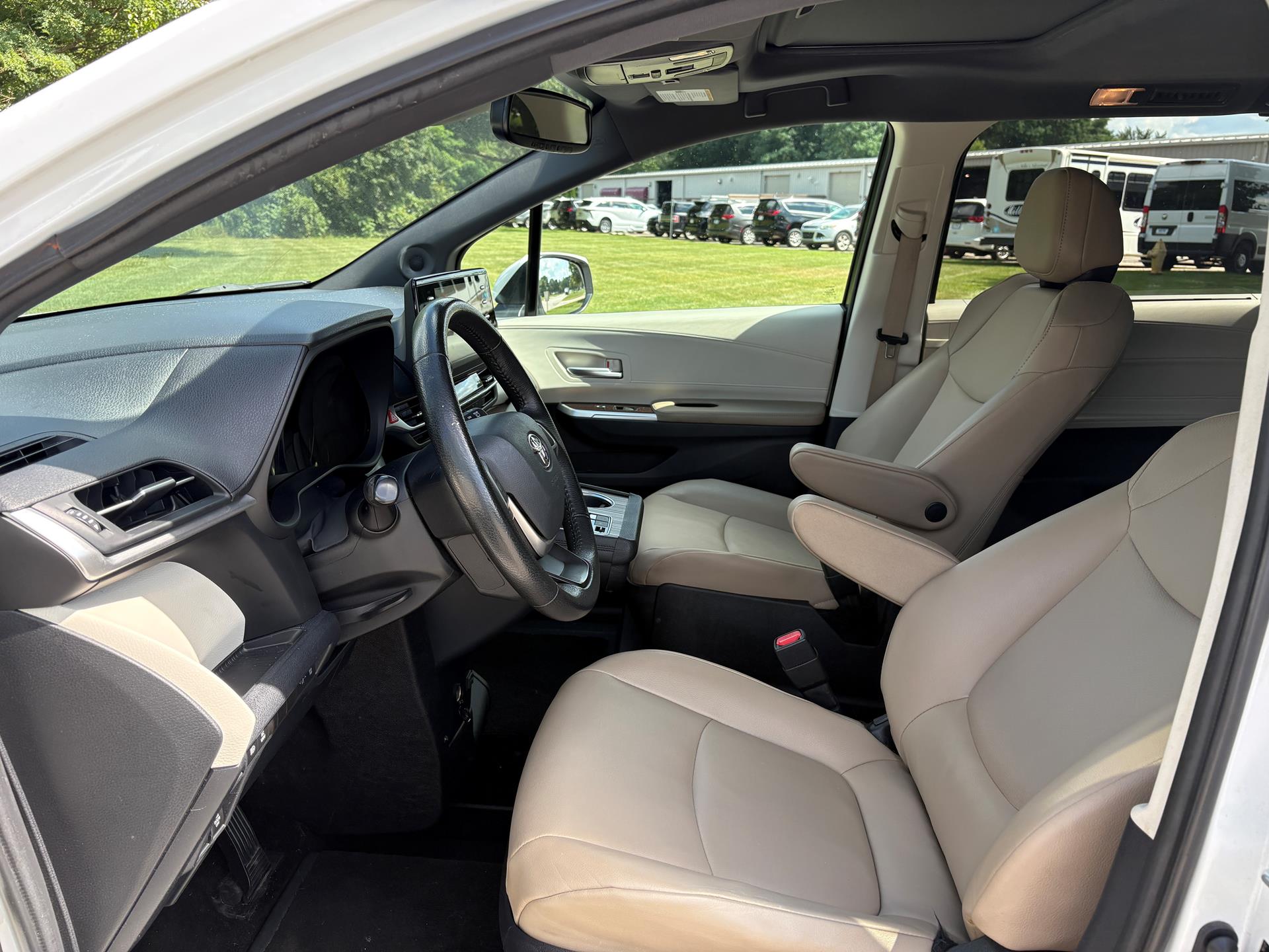 PRE OWNED 2022 Toyota Sienna XLE AWD