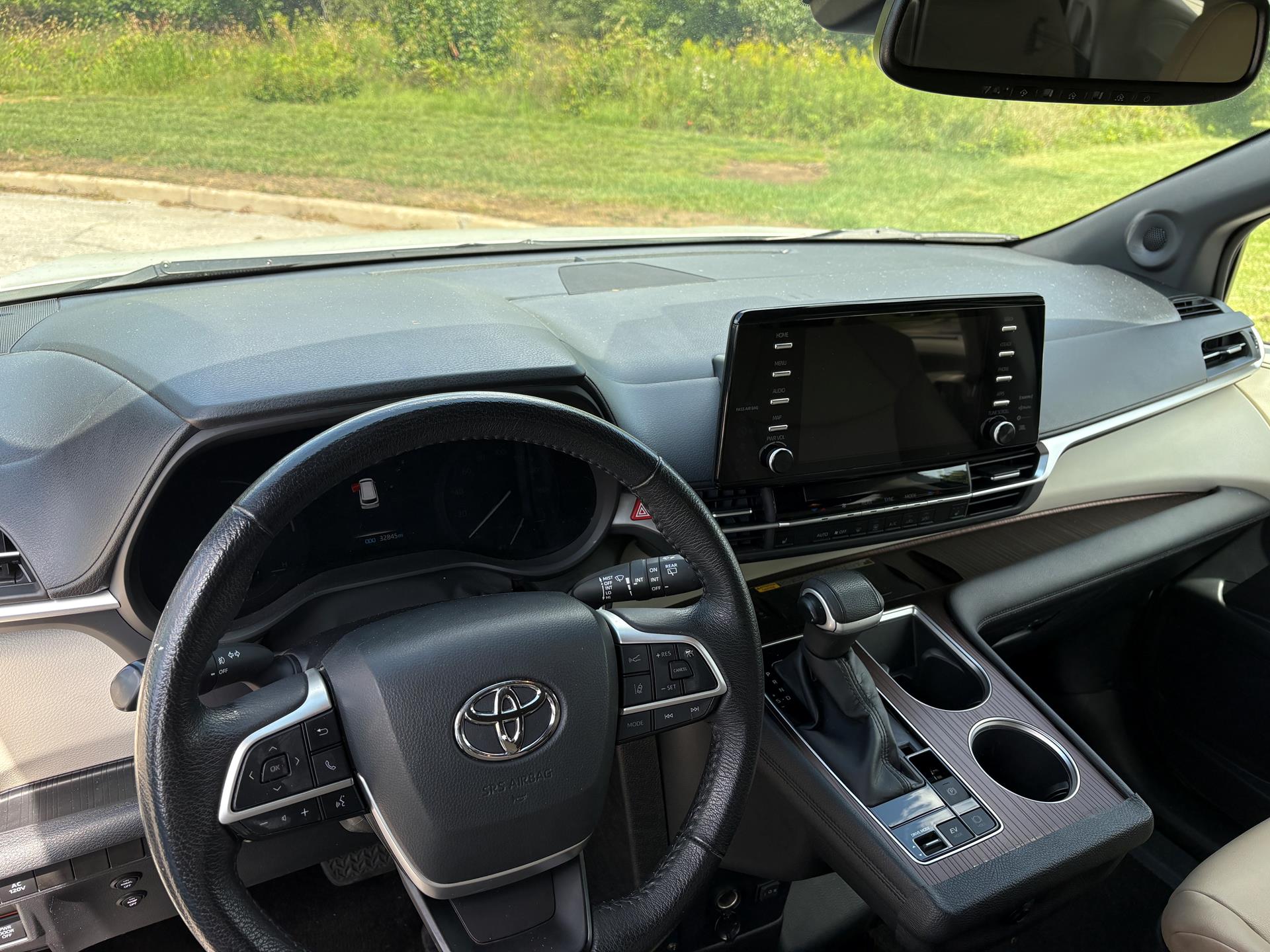 PRE OWNED 2022 Toyota Sienna XLE AWD