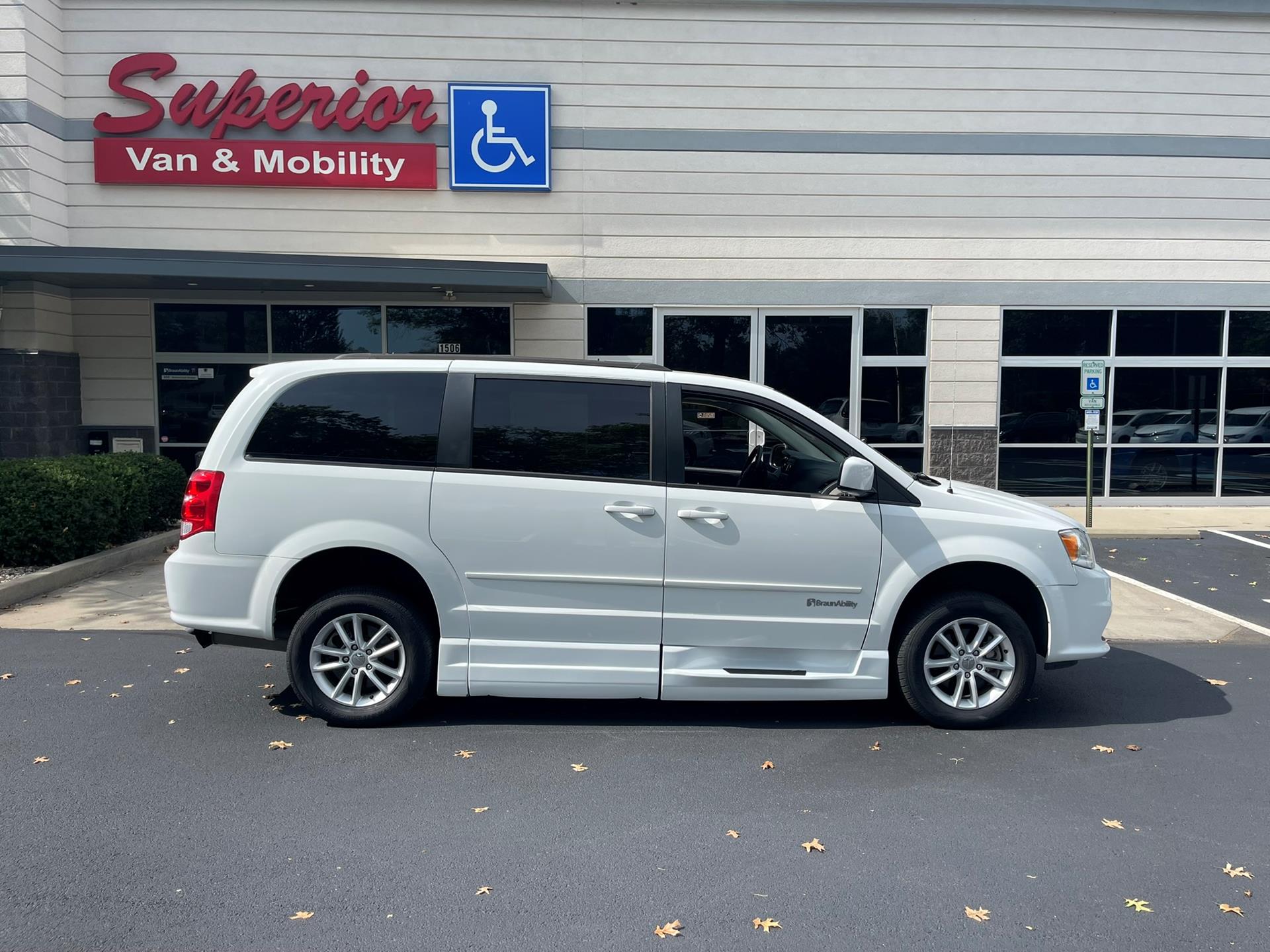 PRE OWNED 2016 Dodge Grand Caravan SXT