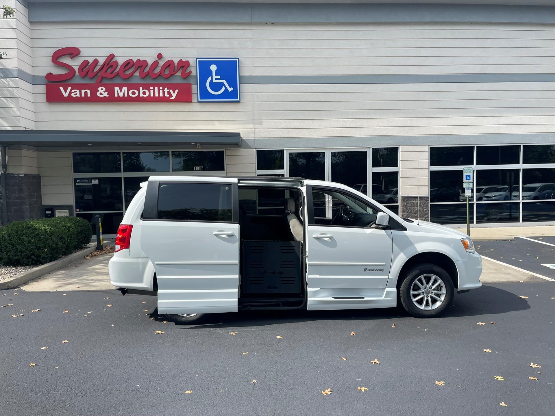 PRE OWNED 2016 Dodge Grand Caravan SXT