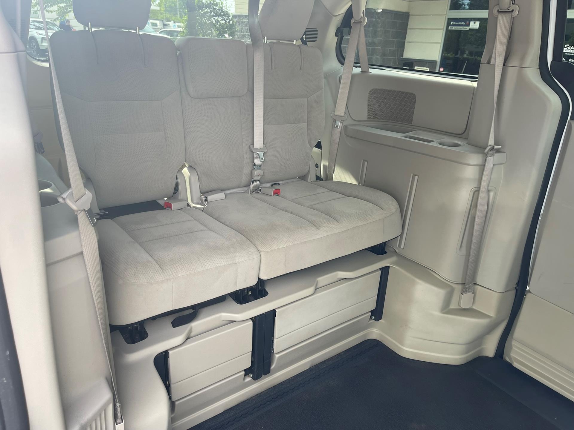 PRE OWNED 2016 Dodge Grand Caravan SXT