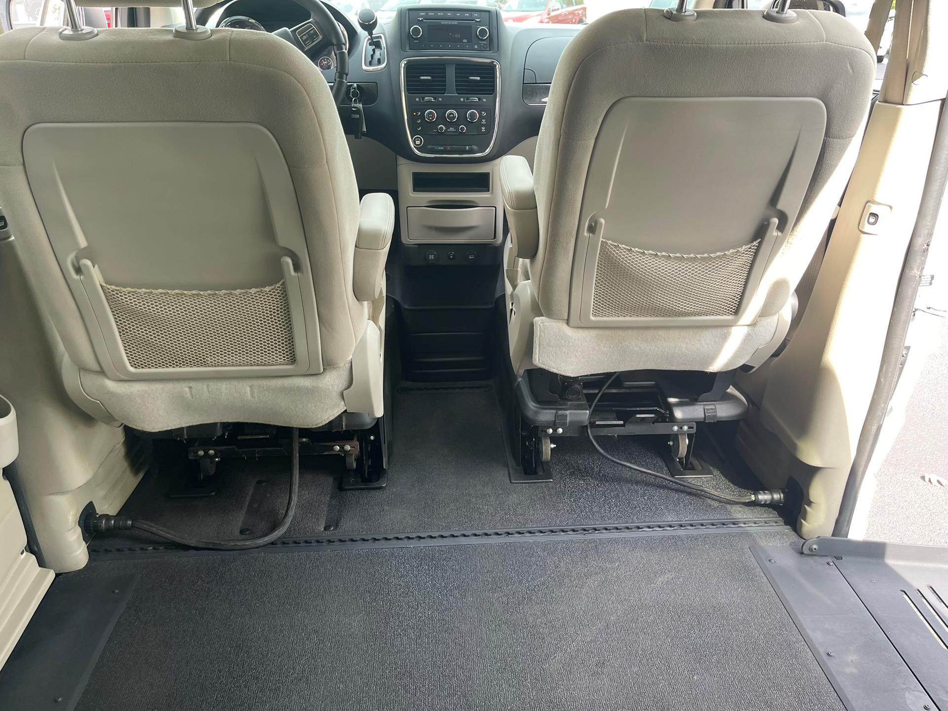 PRE OWNED 2016 Dodge Grand Caravan SXT