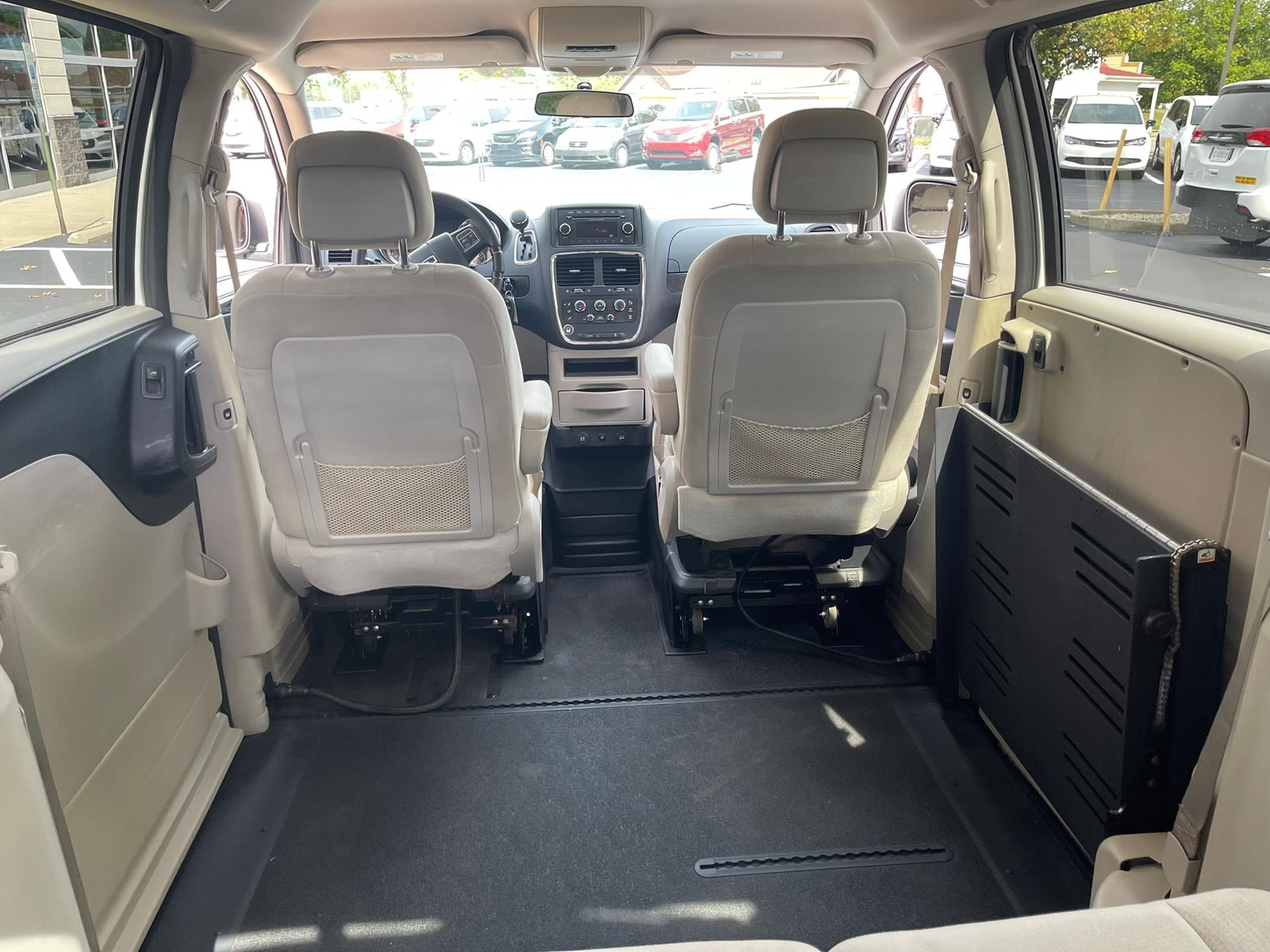 PRE OWNED 2016 Dodge Grand Caravan SXT