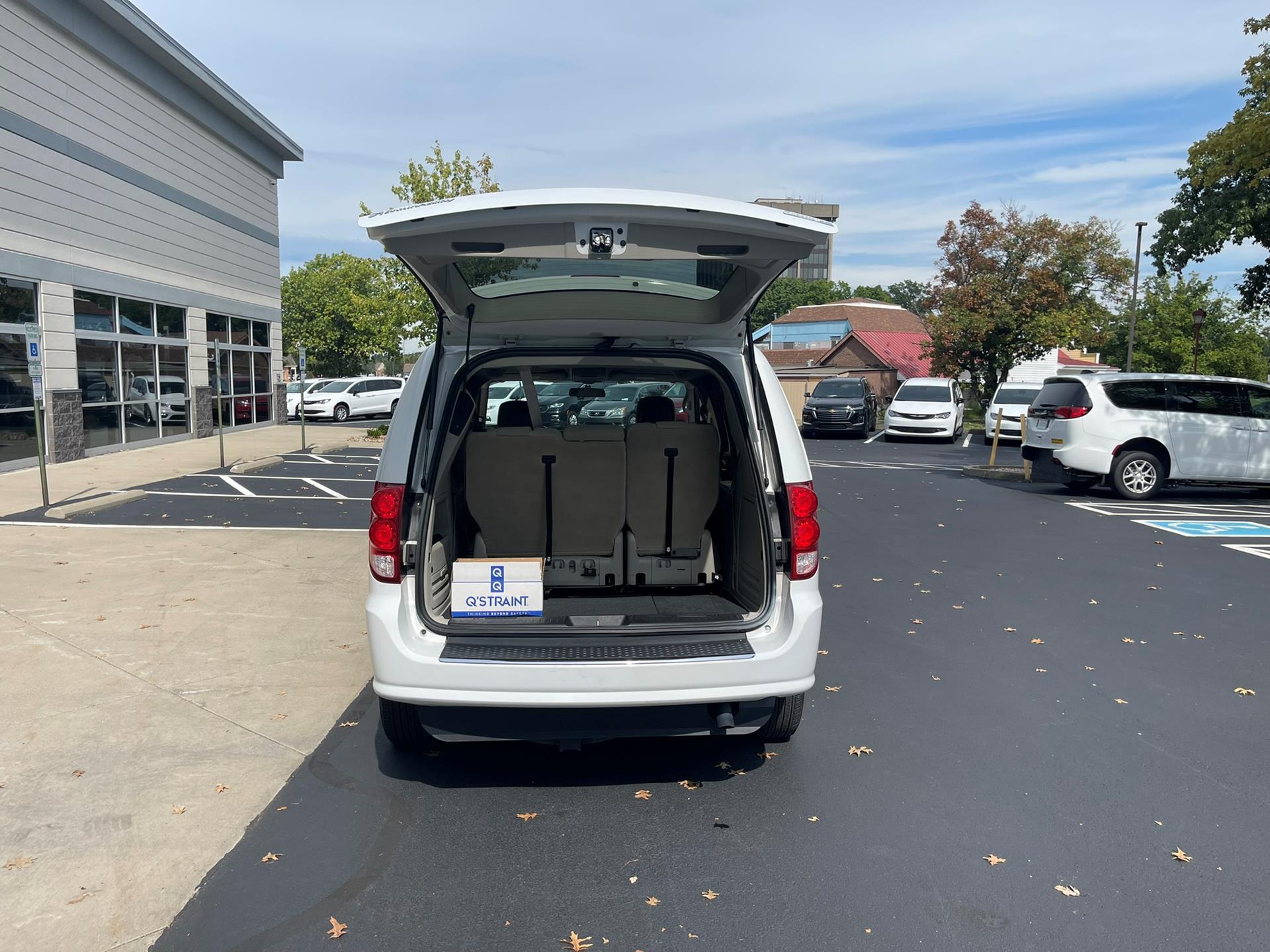 PRE OWNED 2016 Dodge Grand Caravan SXT
