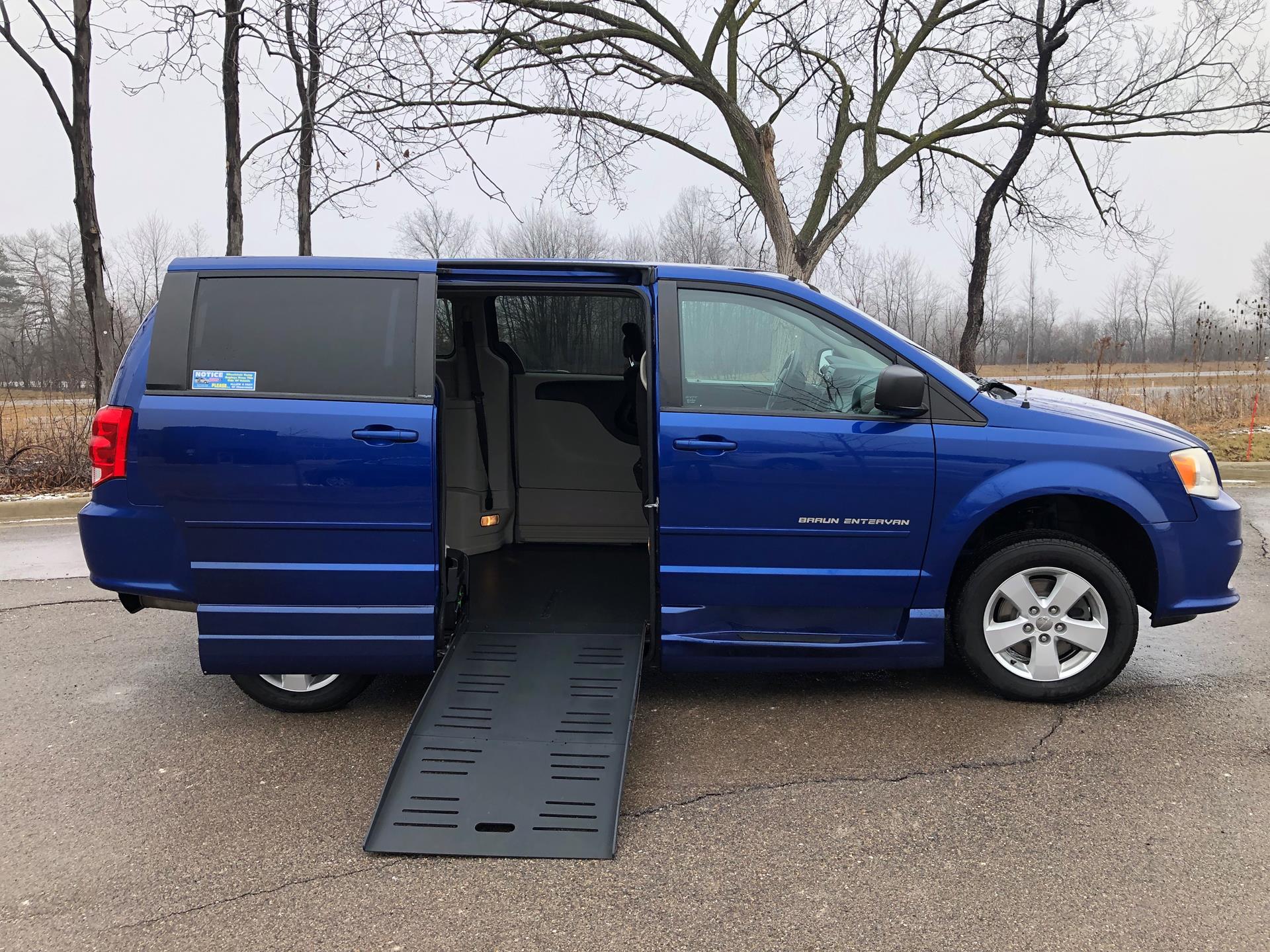 Used 2013 Dodge Grand Caravan SE with VIN 2C4RDGBG3DR781185 for sale in Louisville, KY