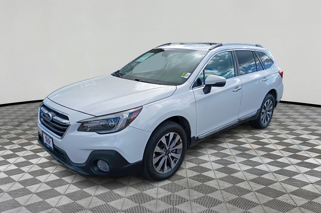 Crystal White Pearl 2019 Subaru Outback 3.6R Touring AWD Wagon All-Wheel Drive 6-Speed CVT