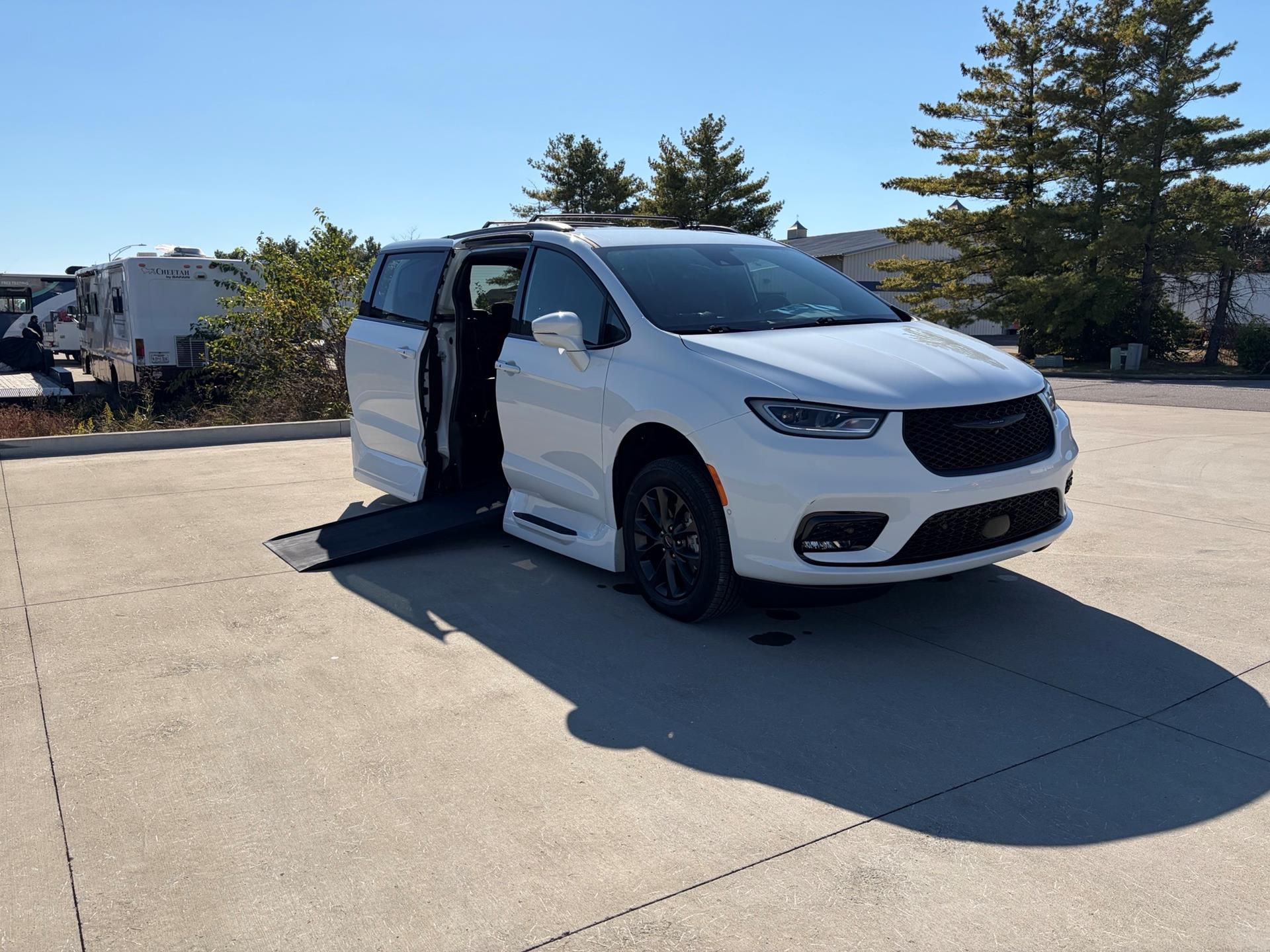 PRE OWNED 2021 Chrysler Pacifica Touring L