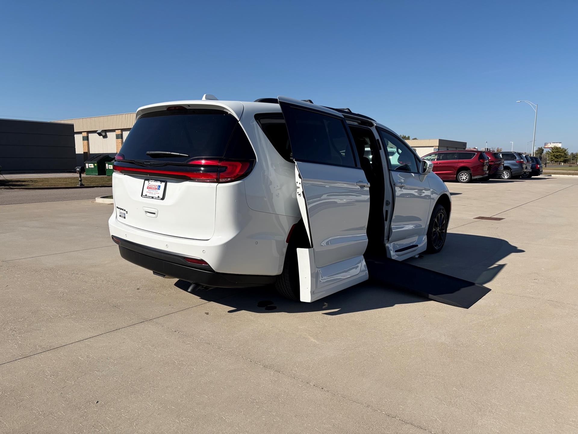 PRE OWNED 2021 Chrysler Pacifica Touring L