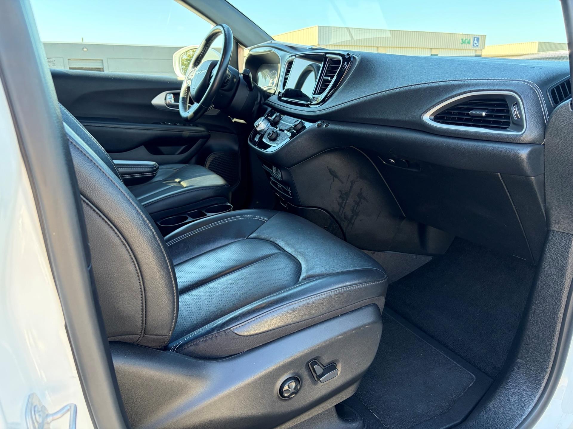 PRE OWNED 2021 Chrysler Pacifica Touring L