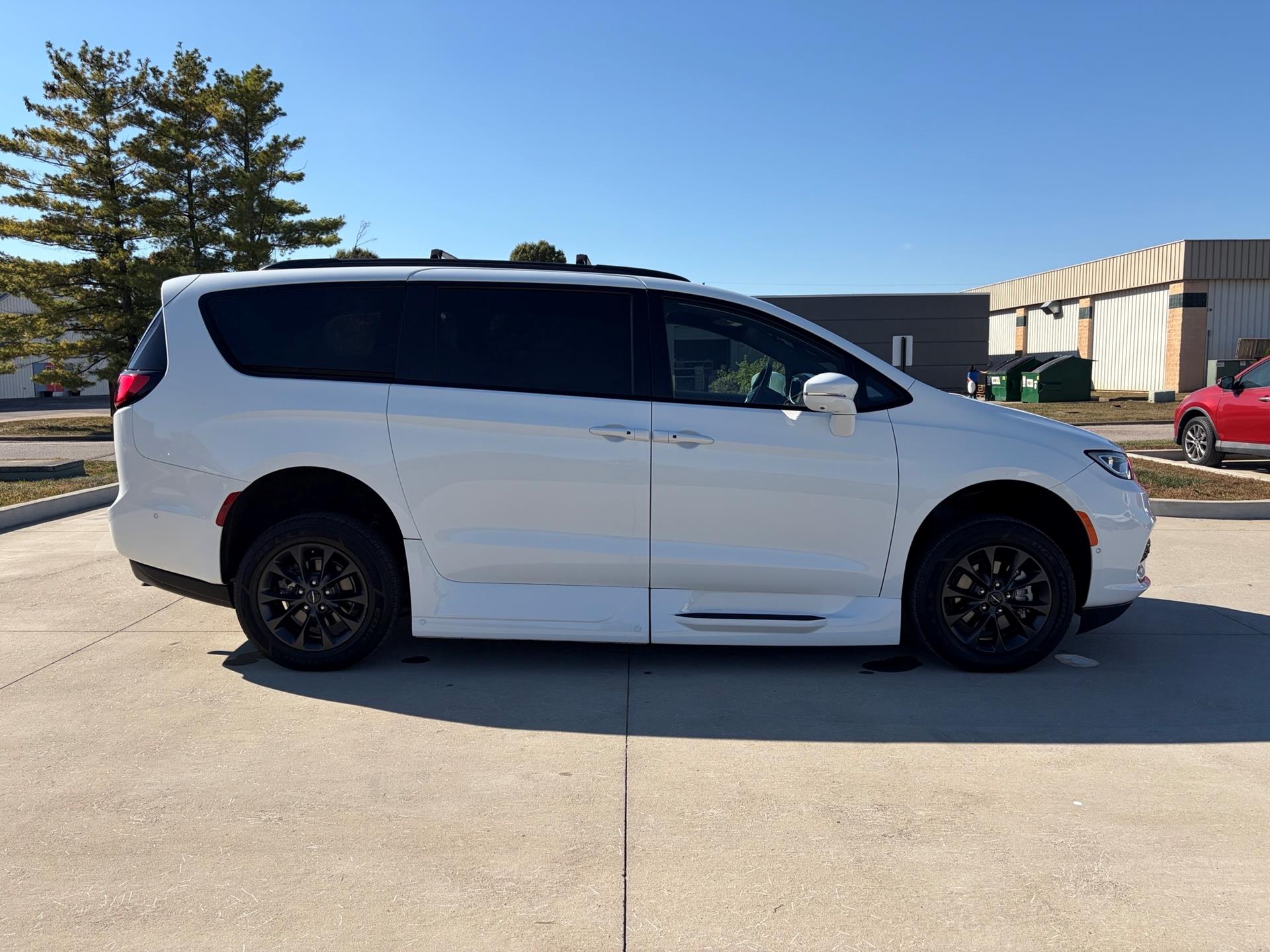 PRE OWNED 2021 Chrysler Pacifica Touring L