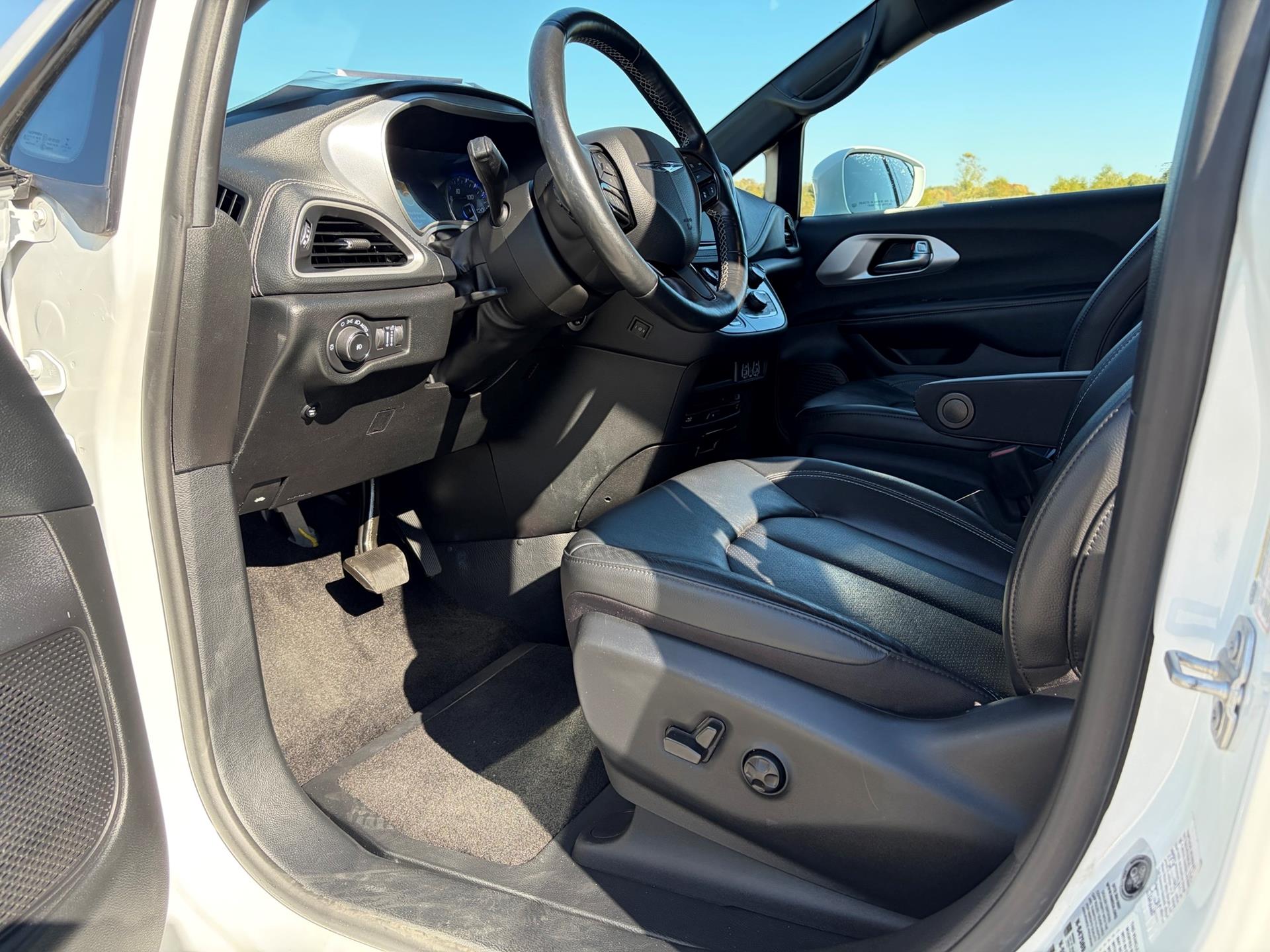 PRE OWNED 2021 Chrysler Pacifica Touring L