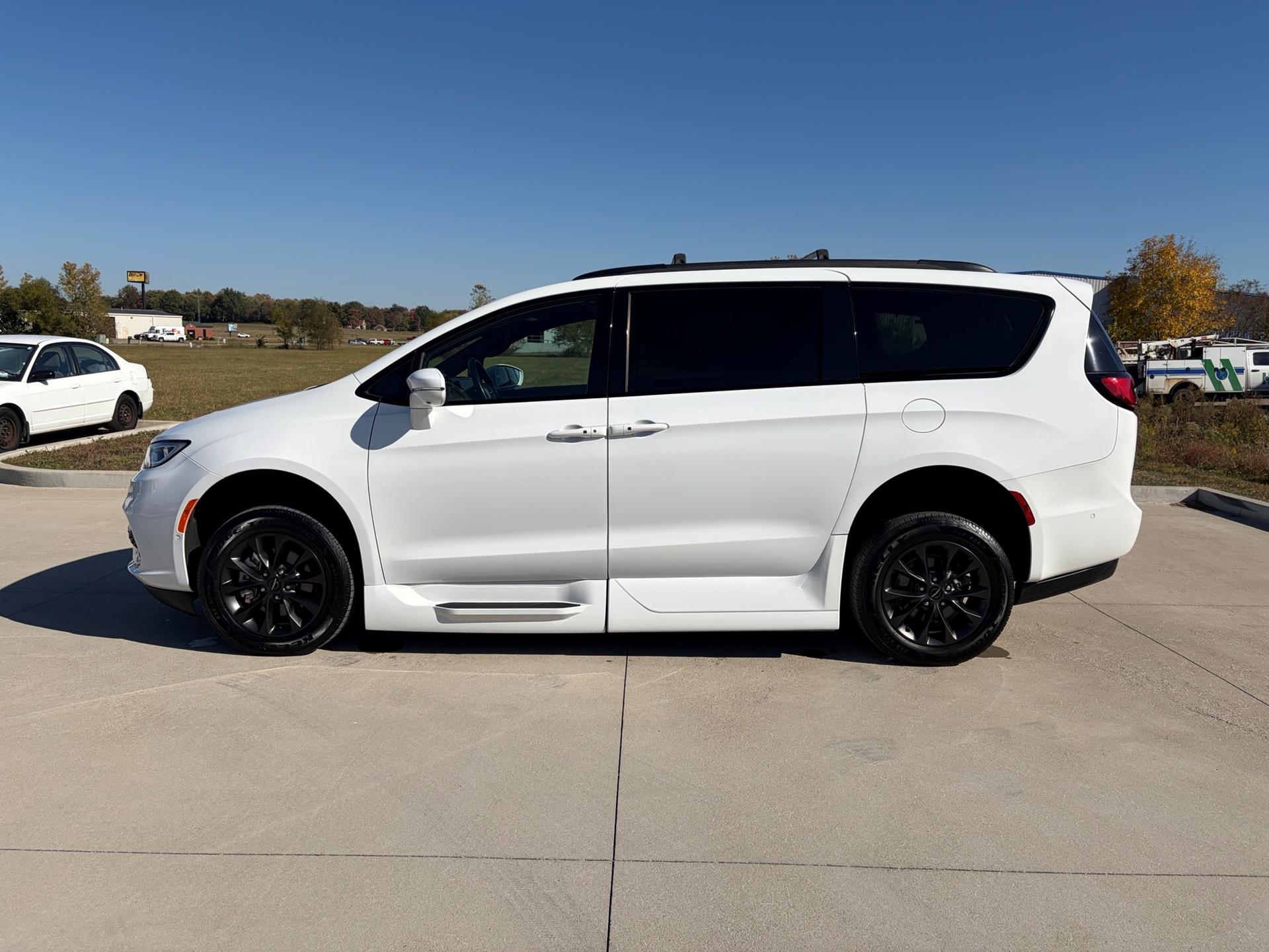 PRE OWNED 2021 Chrysler Pacifica Touring L