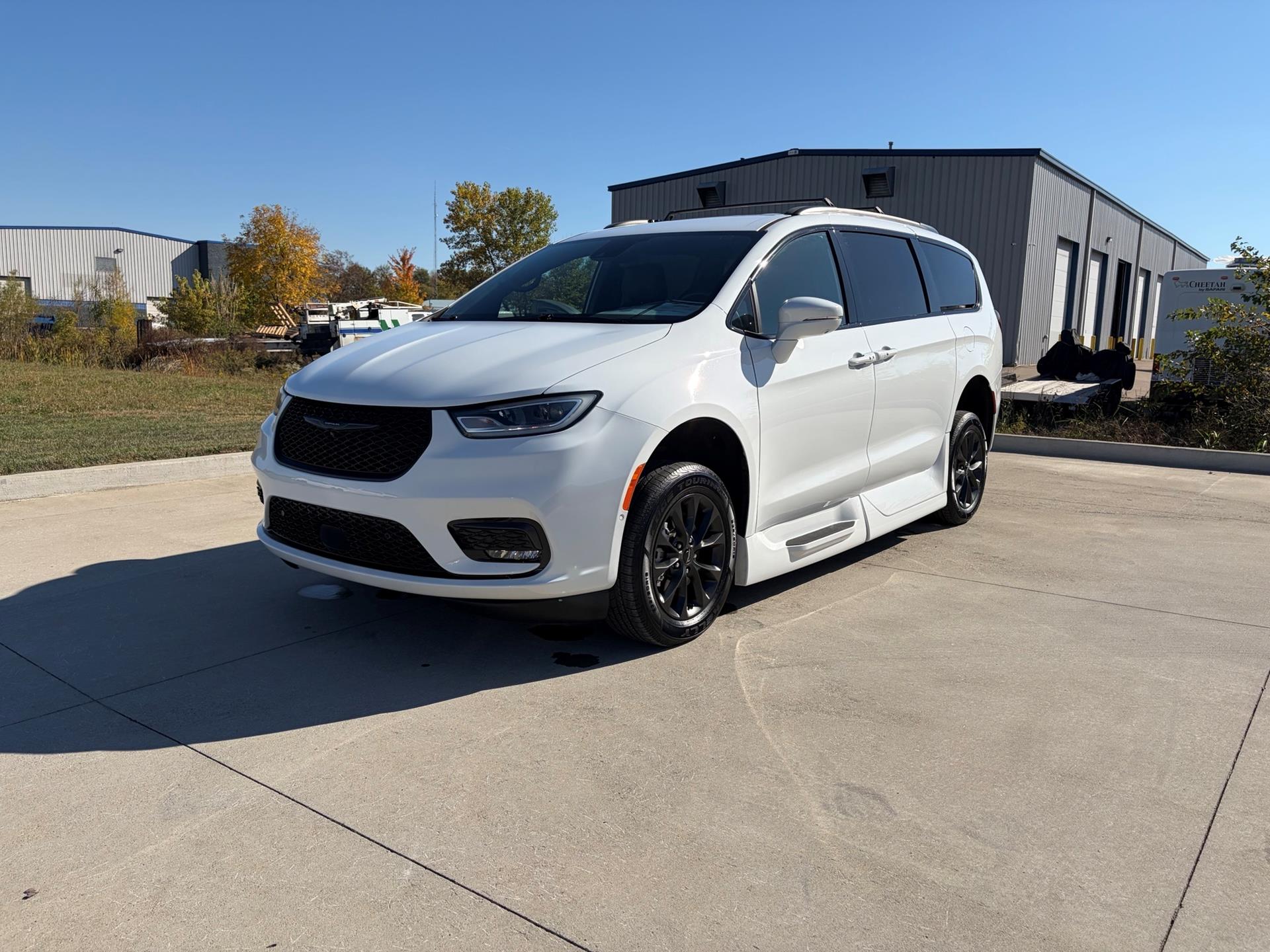 PRE OWNED 2021 Chrysler Pacifica Touring L