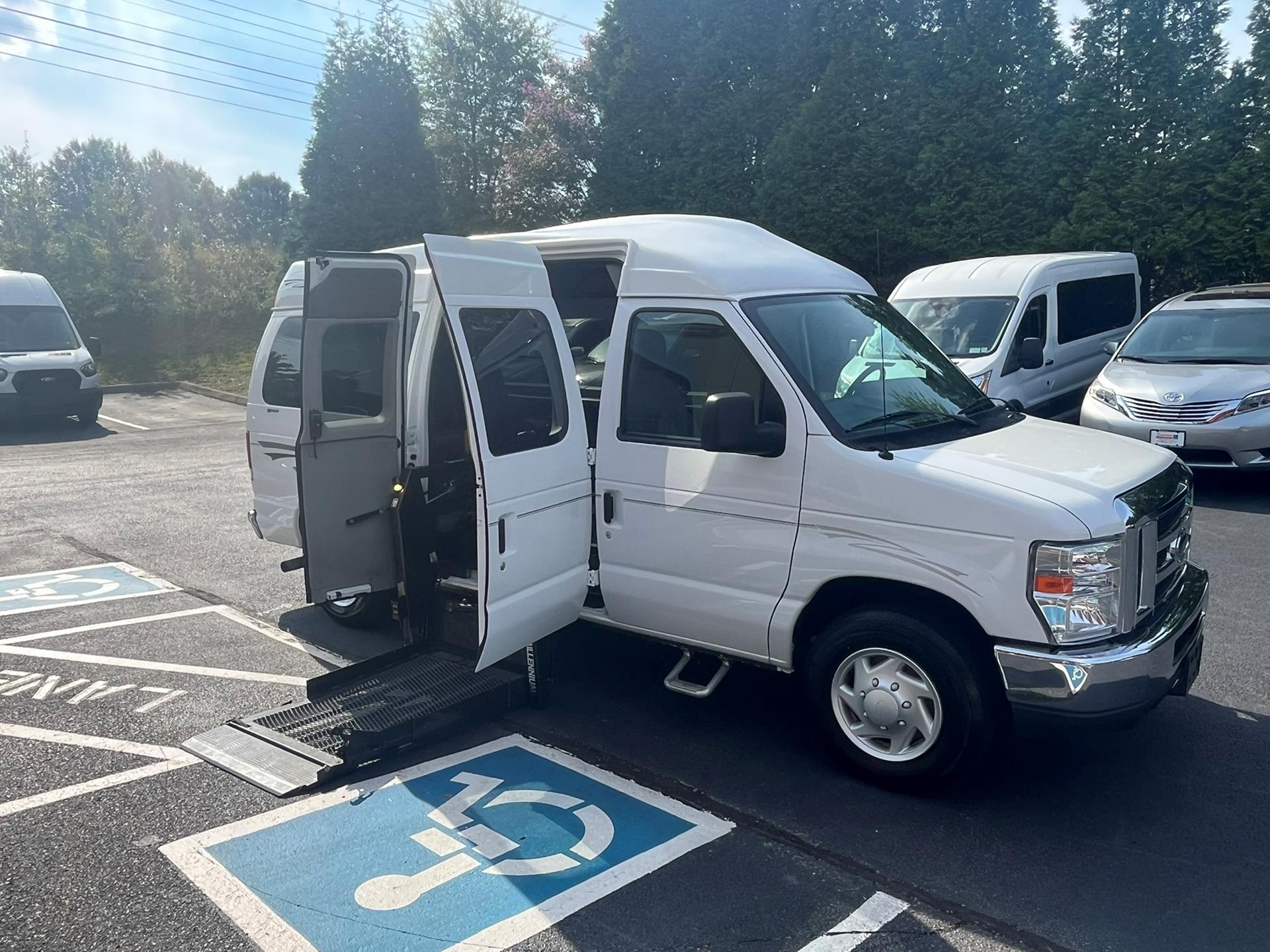2009 Ford E-Series Econoline Wagon