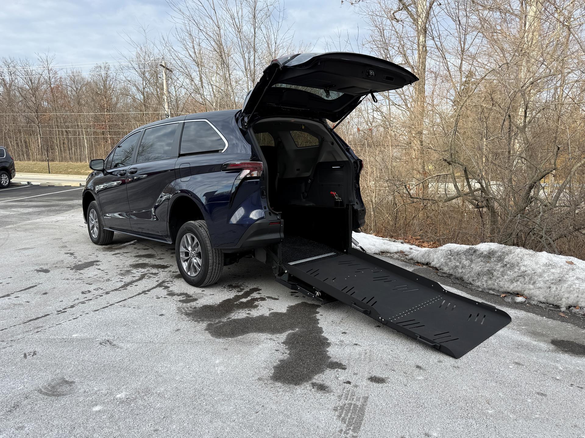 2024 Toyota Sienna LE's photo