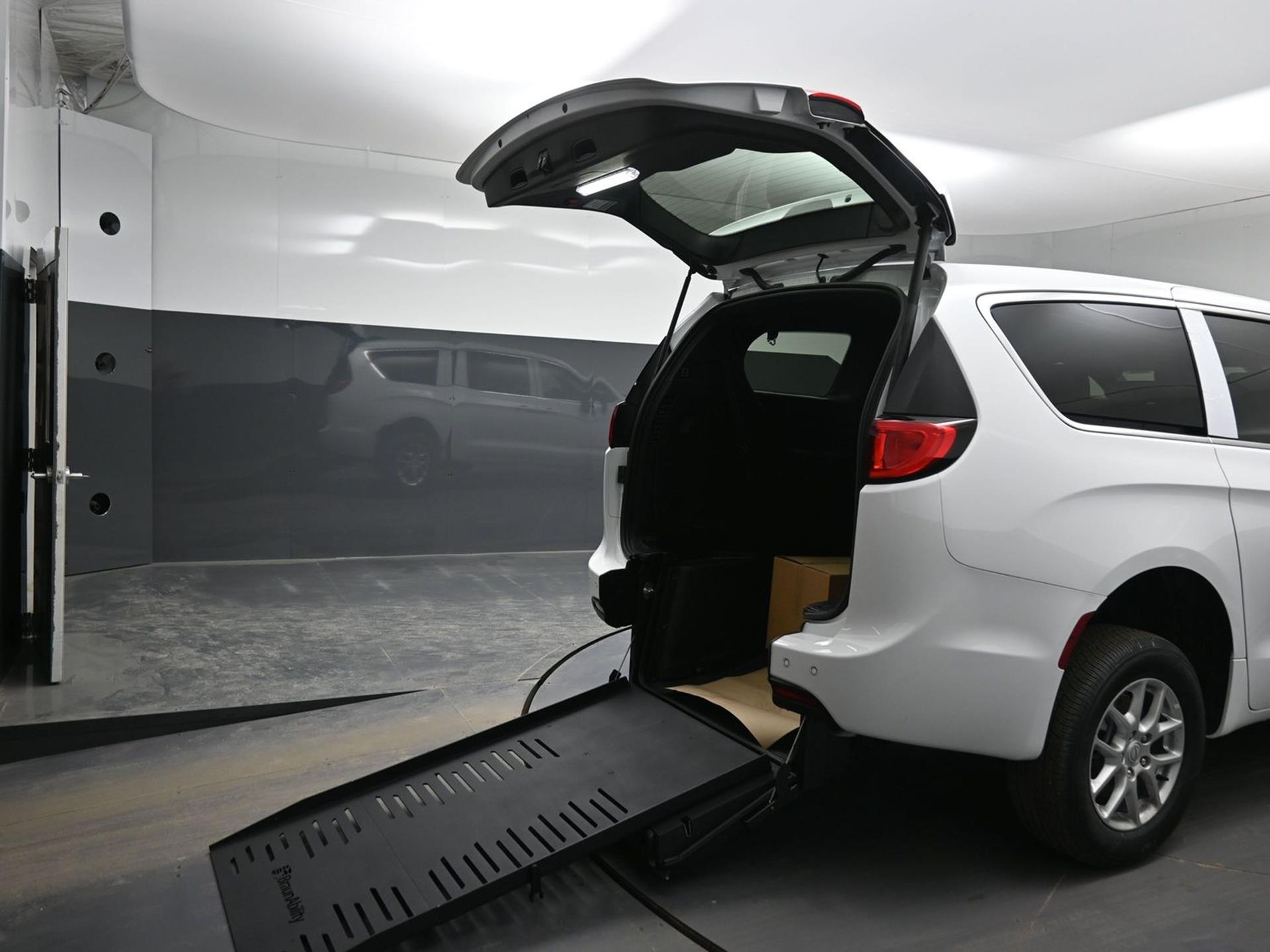 2025 Chrysler Voyager