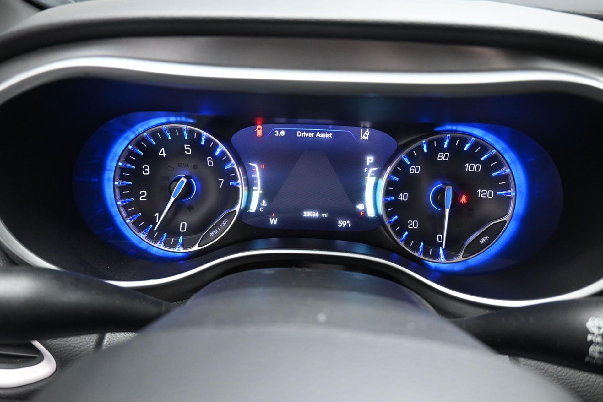 PRE OWNED 2025 Chrysler Pacifica Select