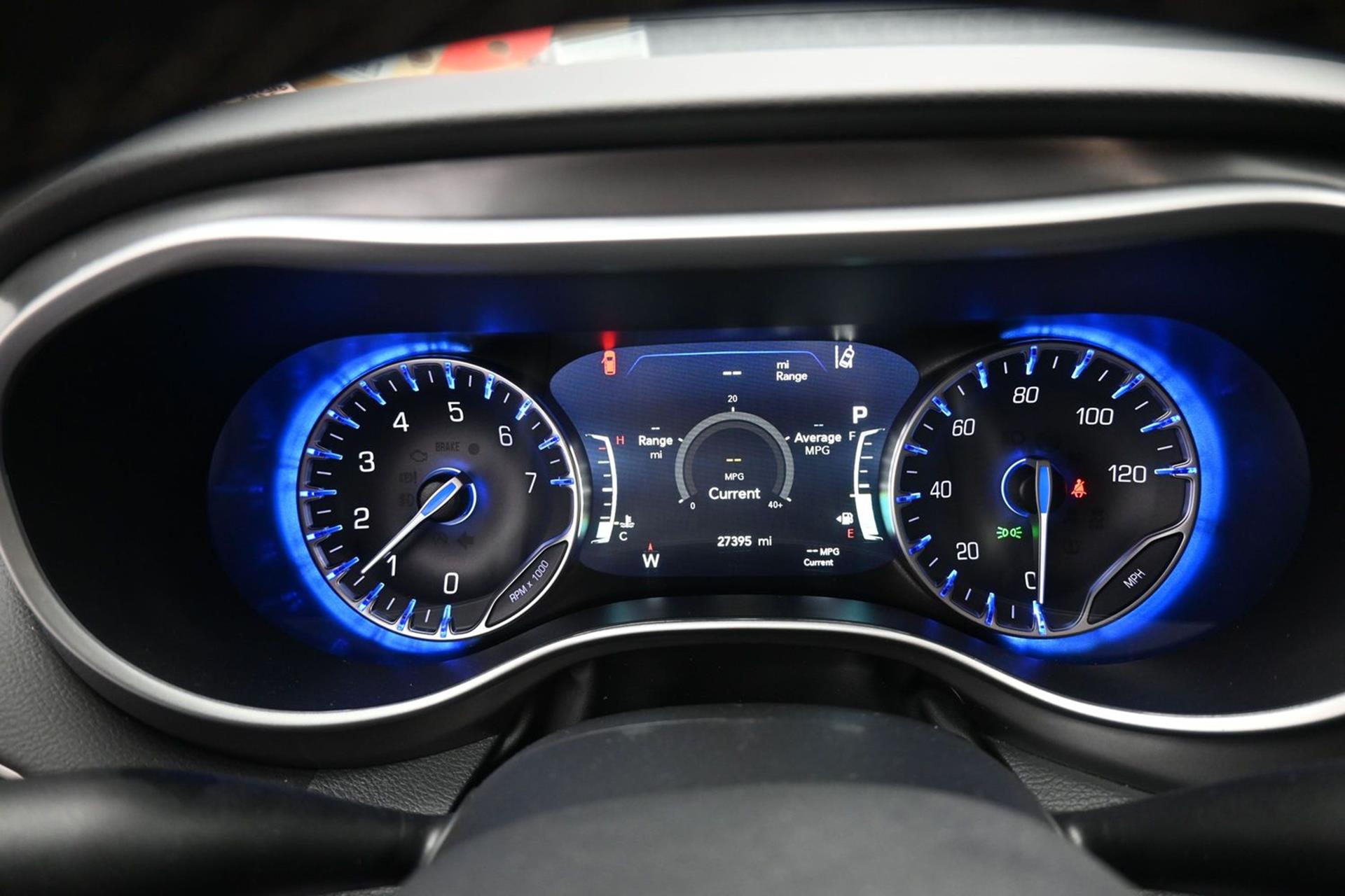 PRE OWNED 2025 Chrysler Pacifica Select