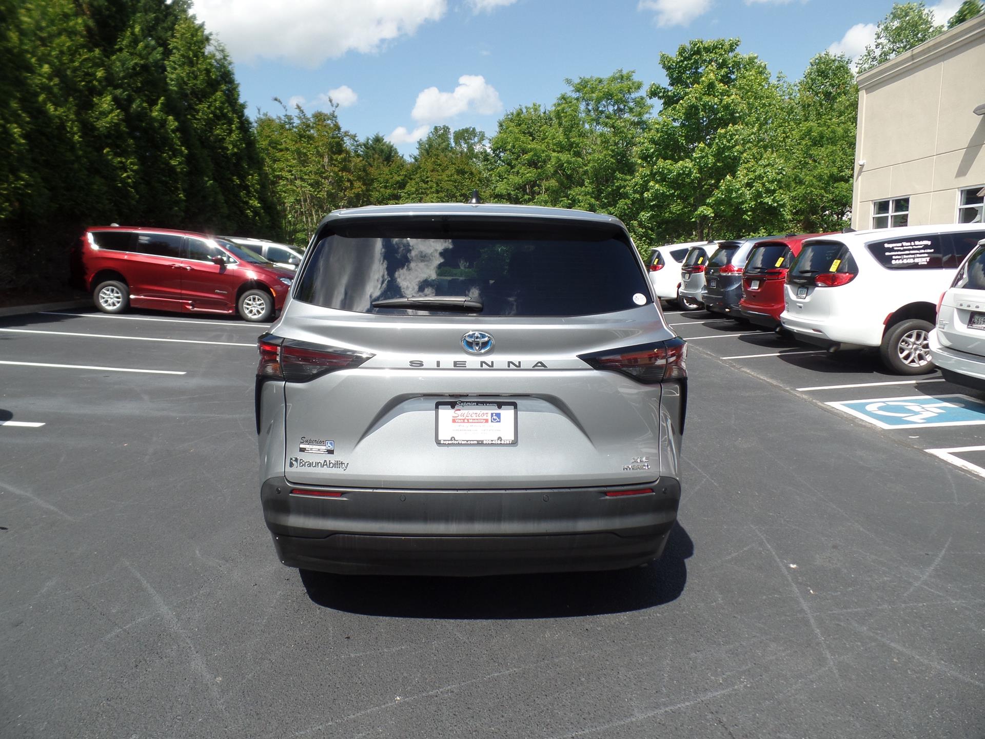 Used 2023 Toyota Sienna XLE with VIN 5TDYRKEC7PS145647 for sale in Louisville, KY
